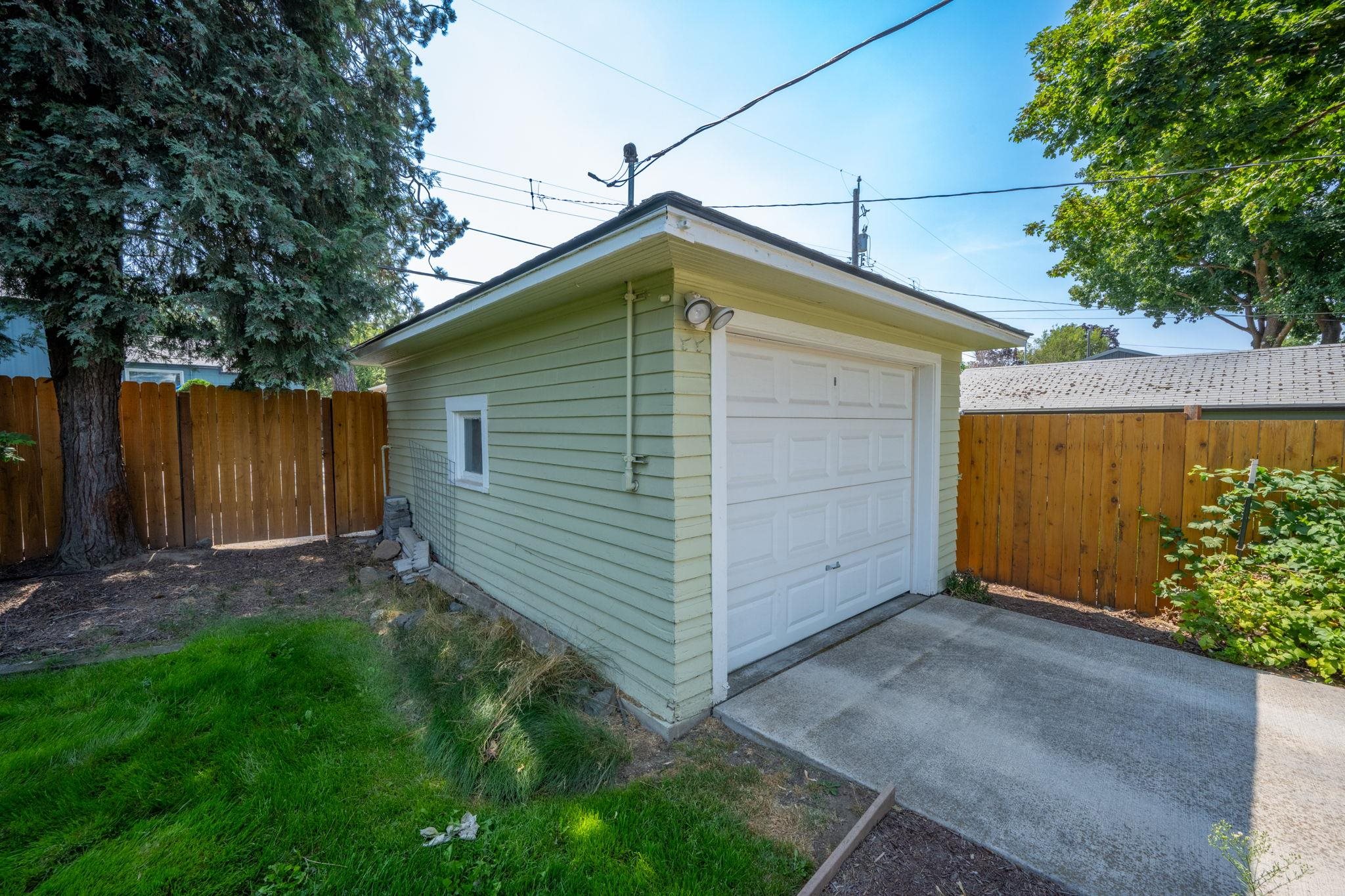 1304 E 39th Ave - Photo 47