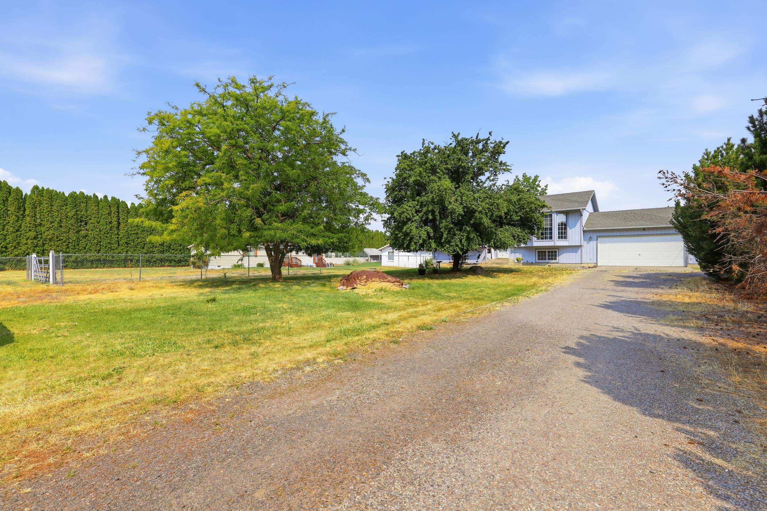 17703 E 6th Ave - Photo 3