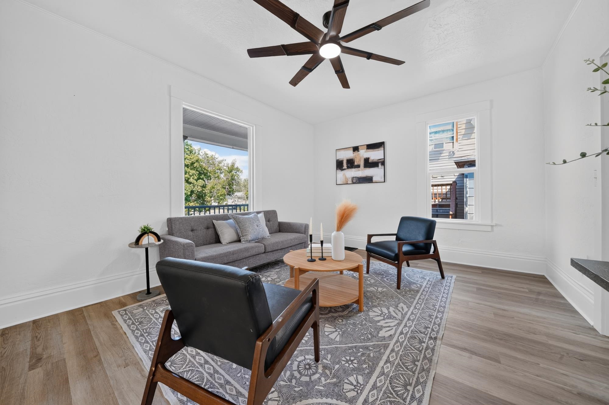 907 W Maxwell Ave - Photo 3
