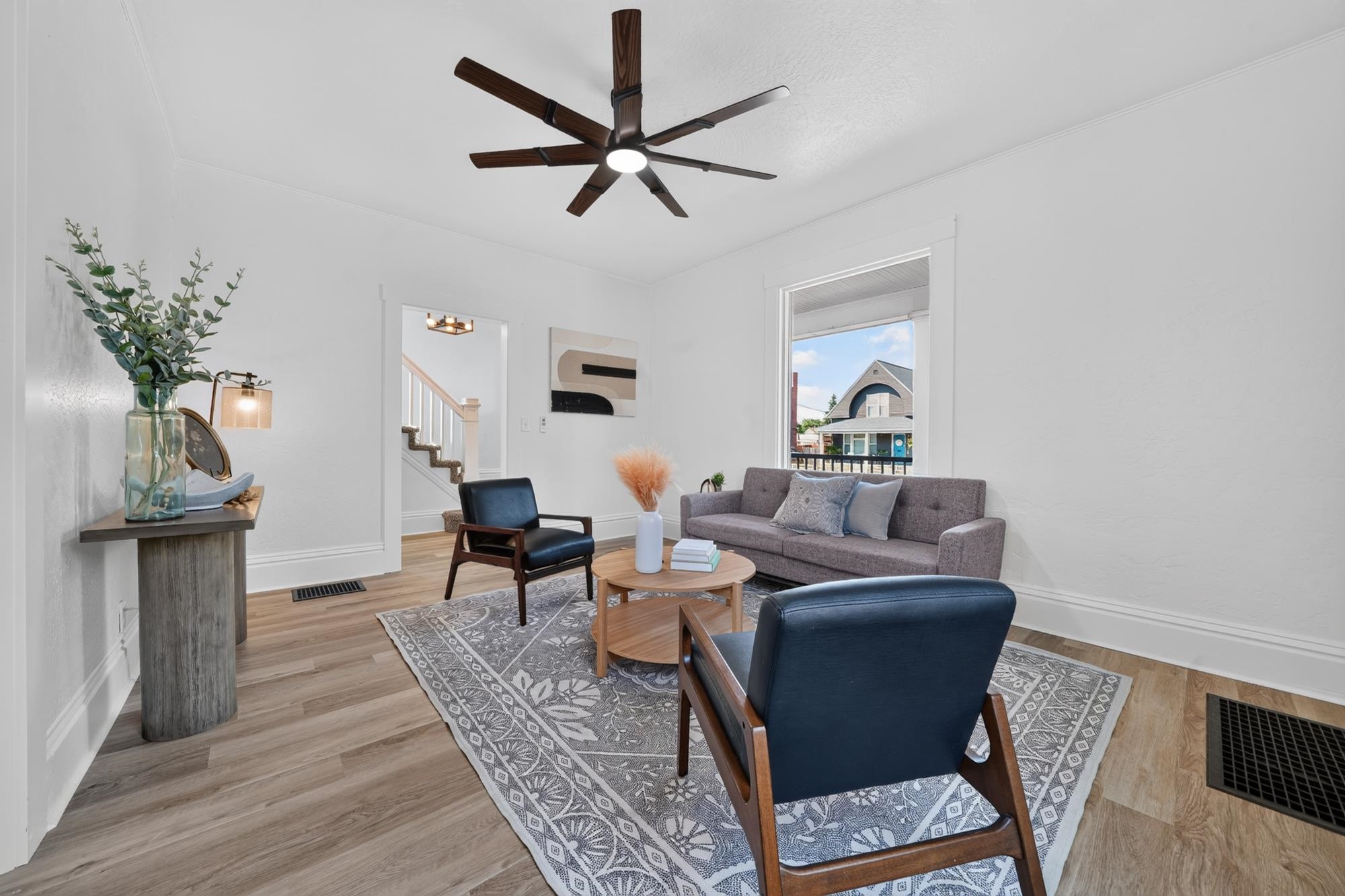 907 W Maxwell Ave - Photo 4