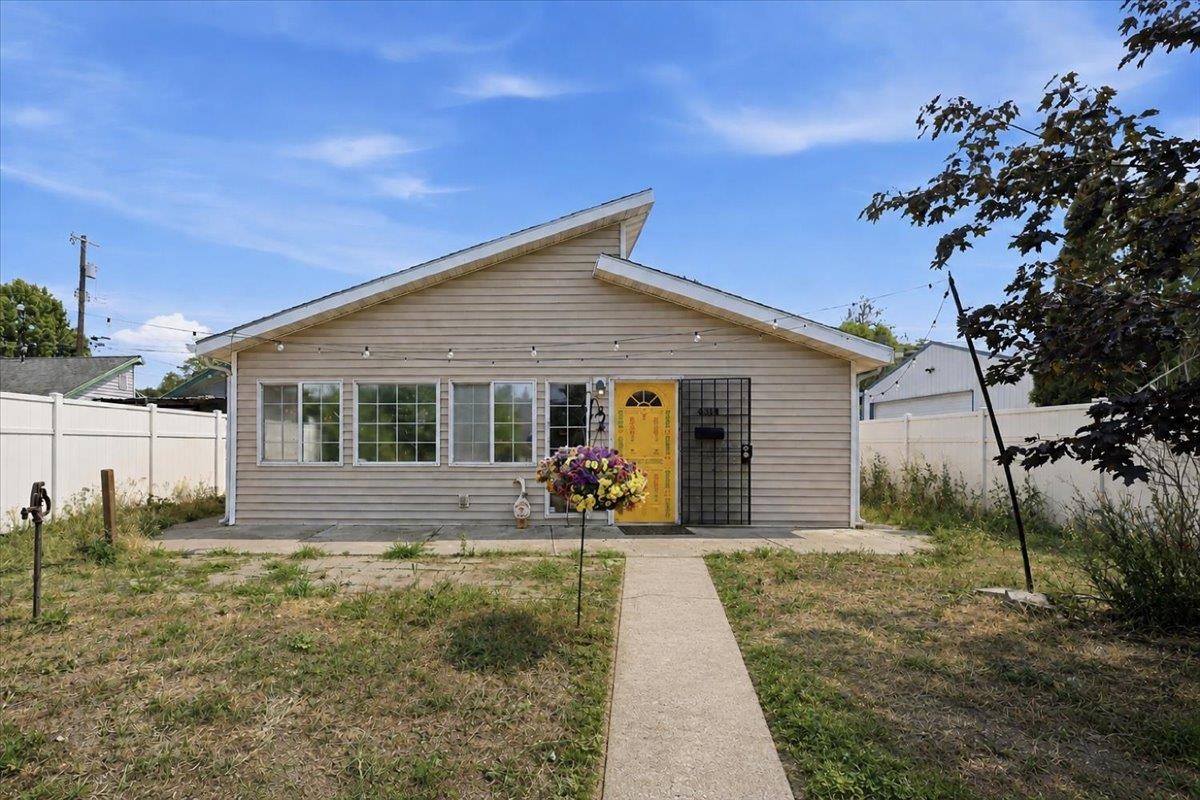 4314 N Adams St - Photo 1