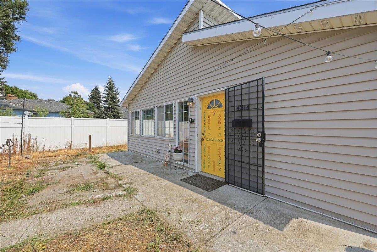 4314 N Adams St - Photo 2
