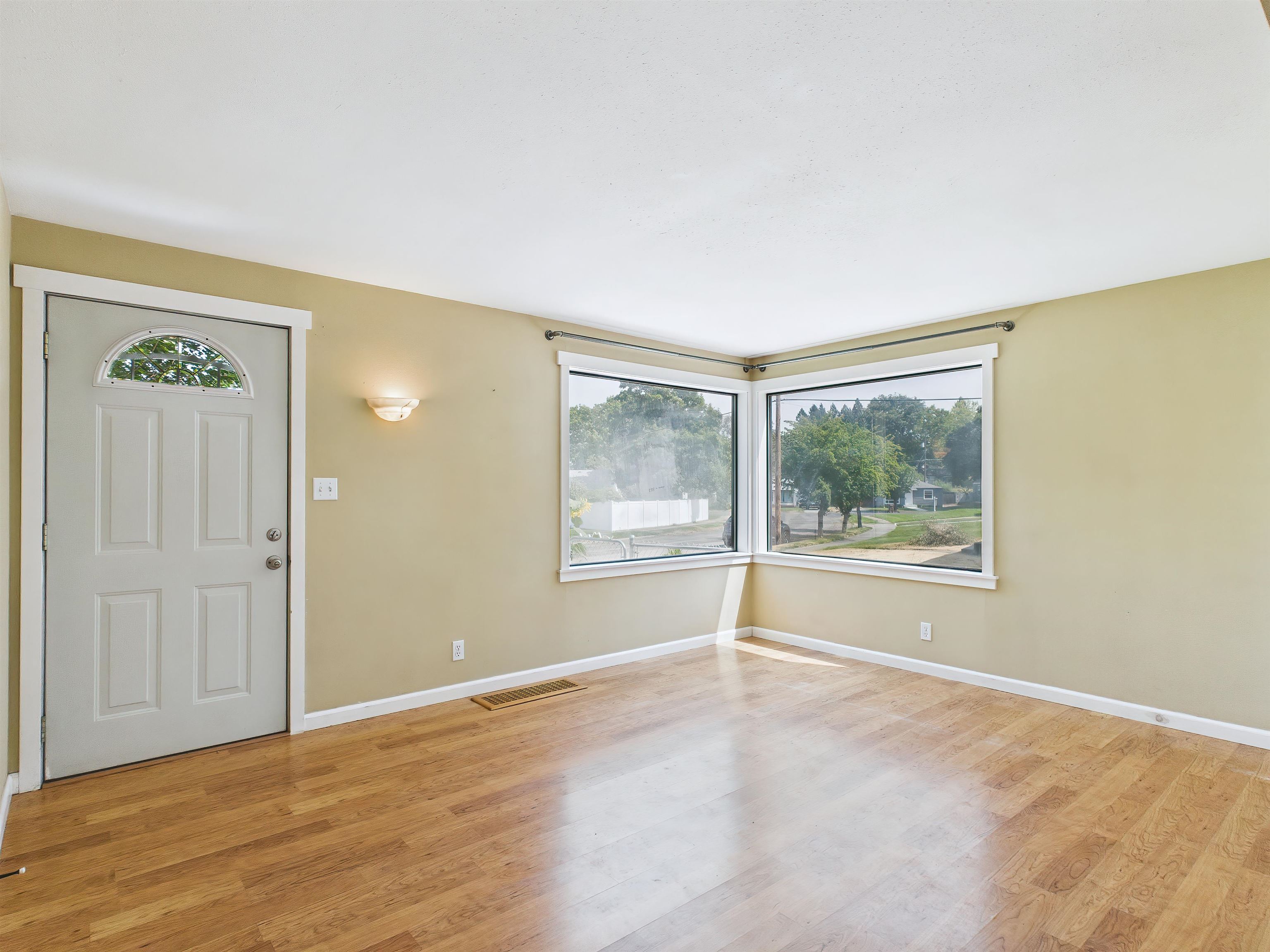 5911 N Braeburn Dr - Photo 4