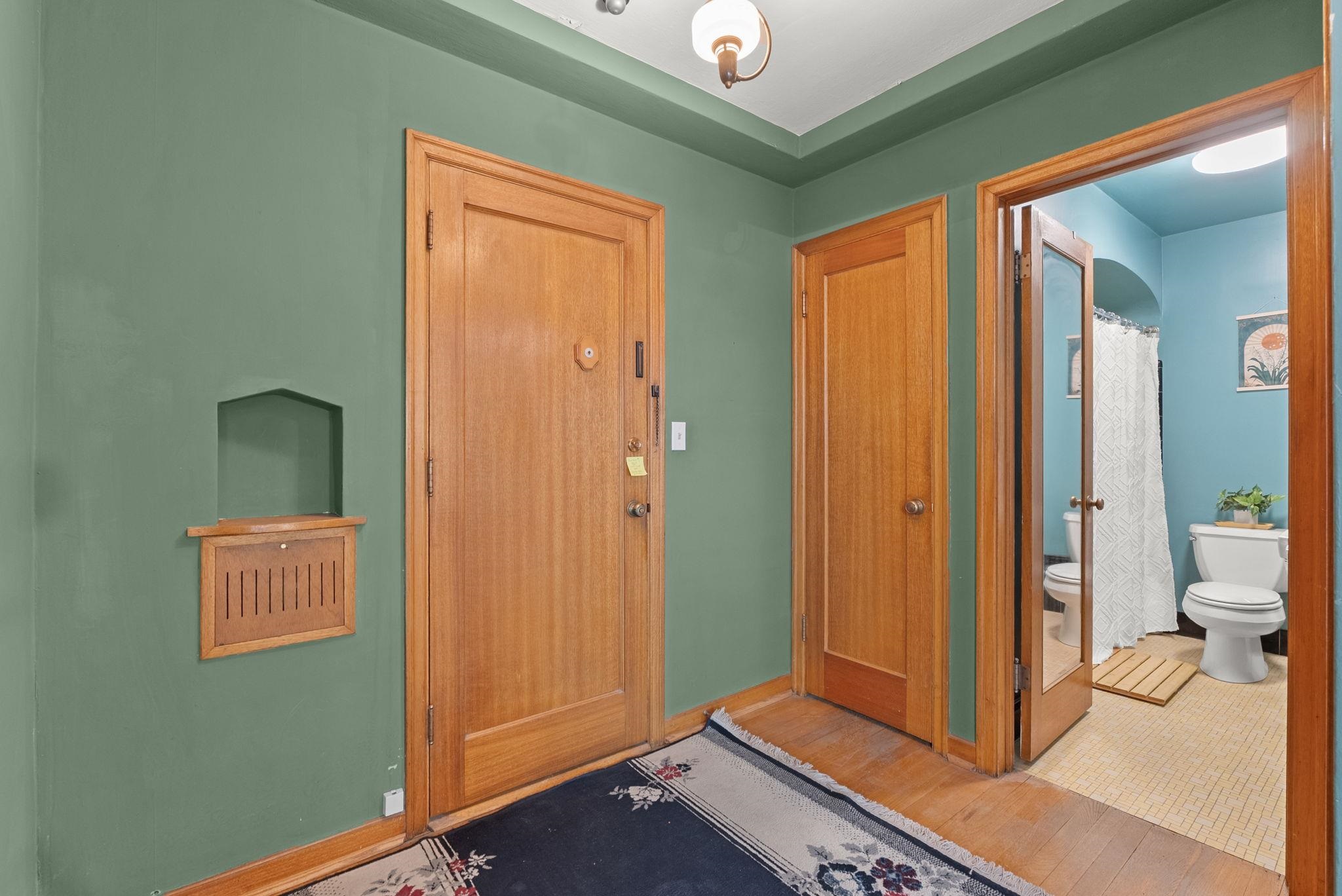 726 W 6th Ave - Photo 8