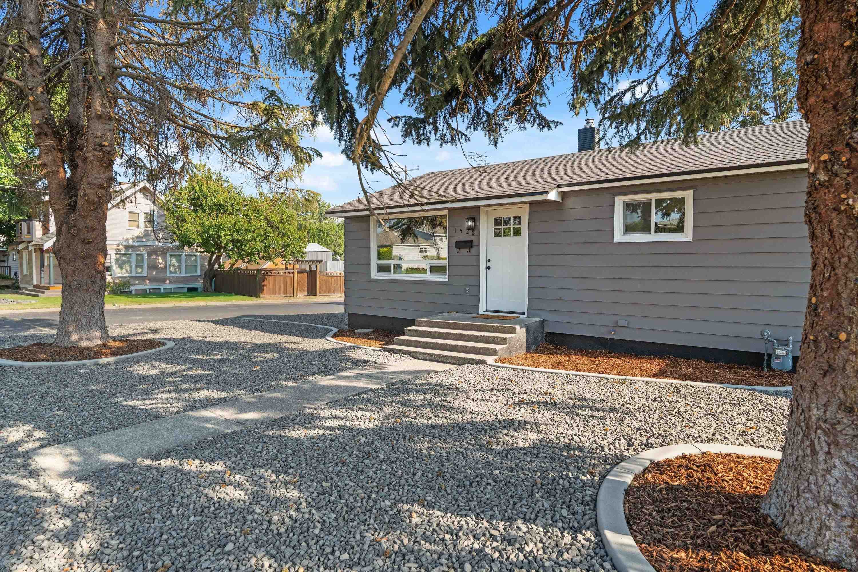 1528 E Walton Ave - Photo 1