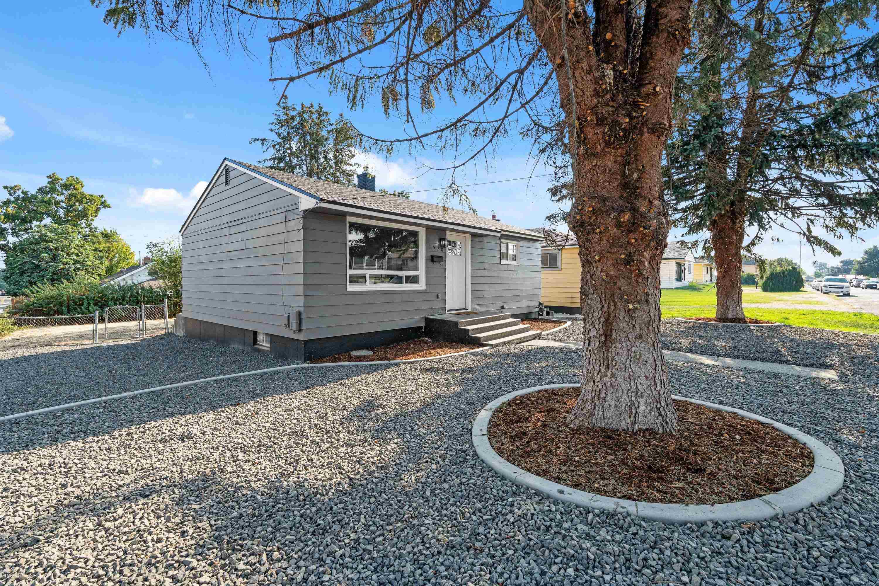 1528 E Walton Ave - Photo 3