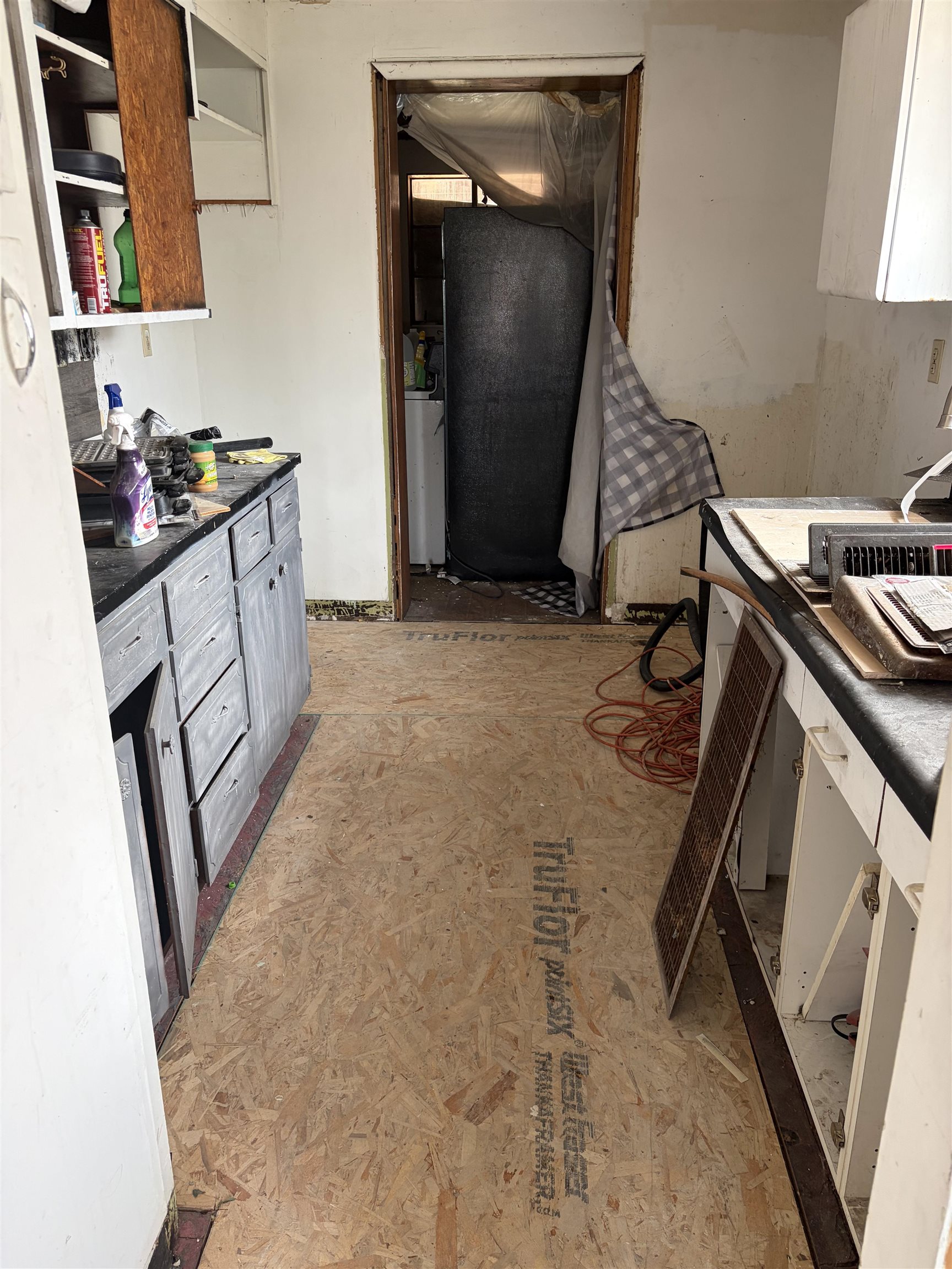 2618 N CRESTLINE St - Photo 2