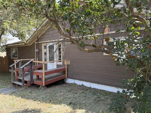 228 W Poplar St - Photo 2