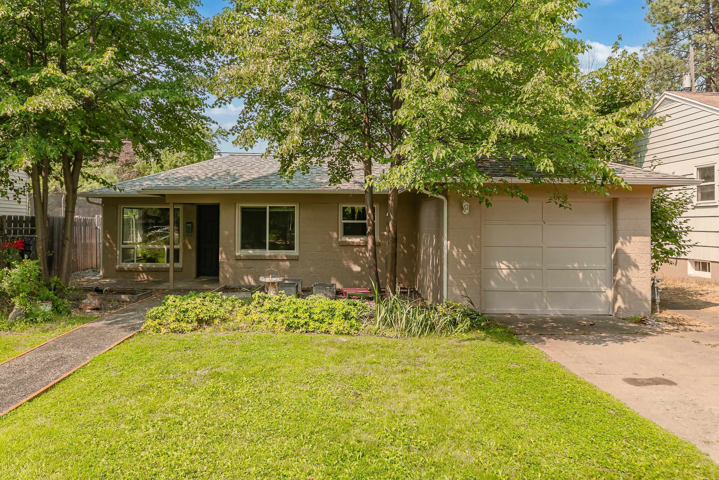1307 E Thurston Ave - Photo 1