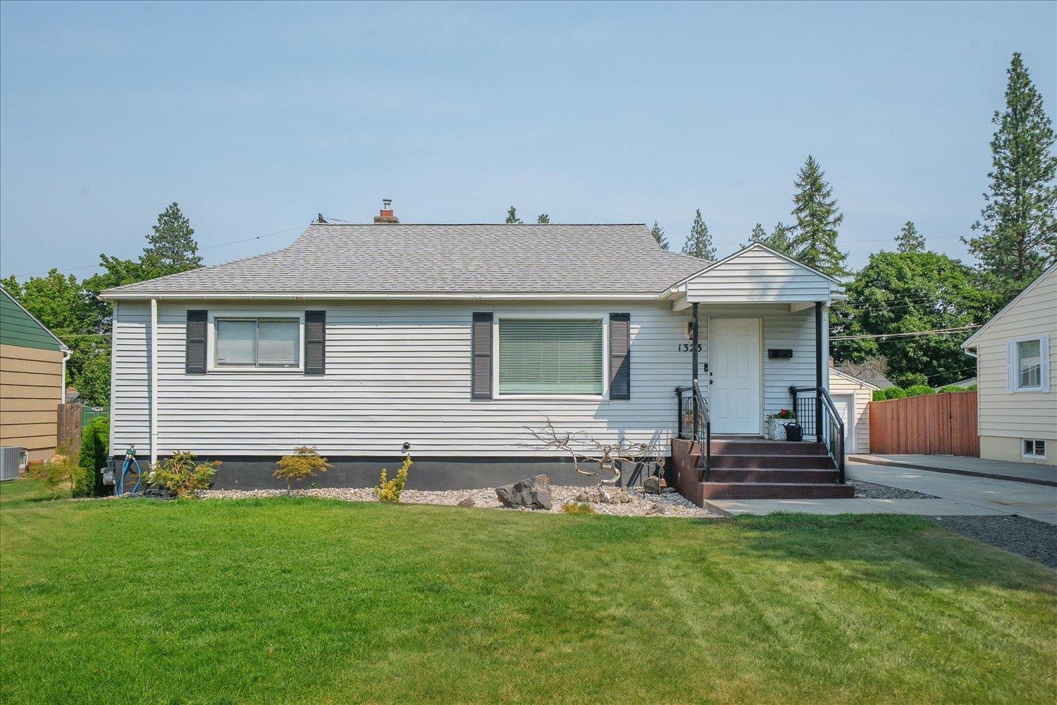 1323 E 41st Ave - Photo 3