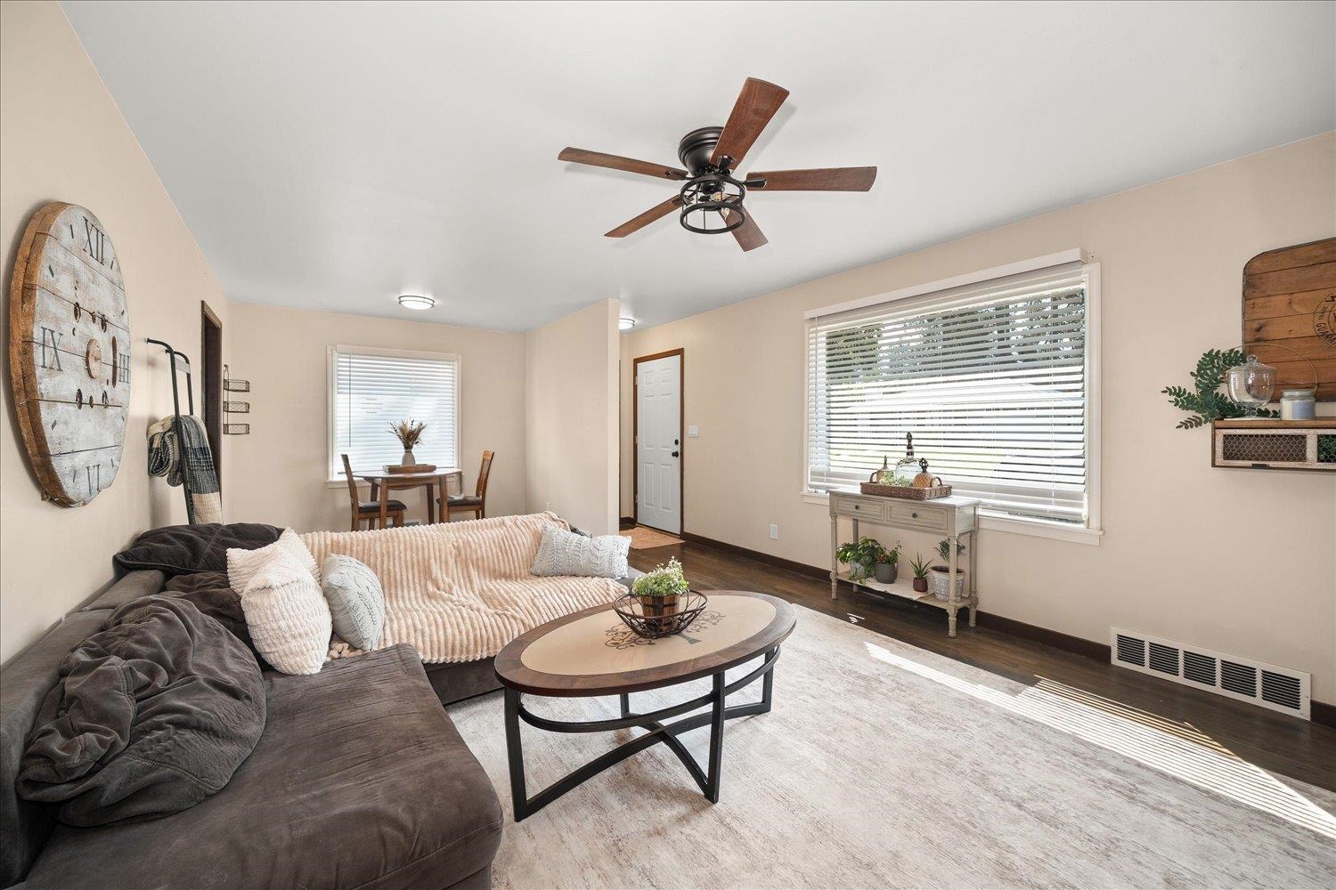 1323 E 41st Ave - Photo 5