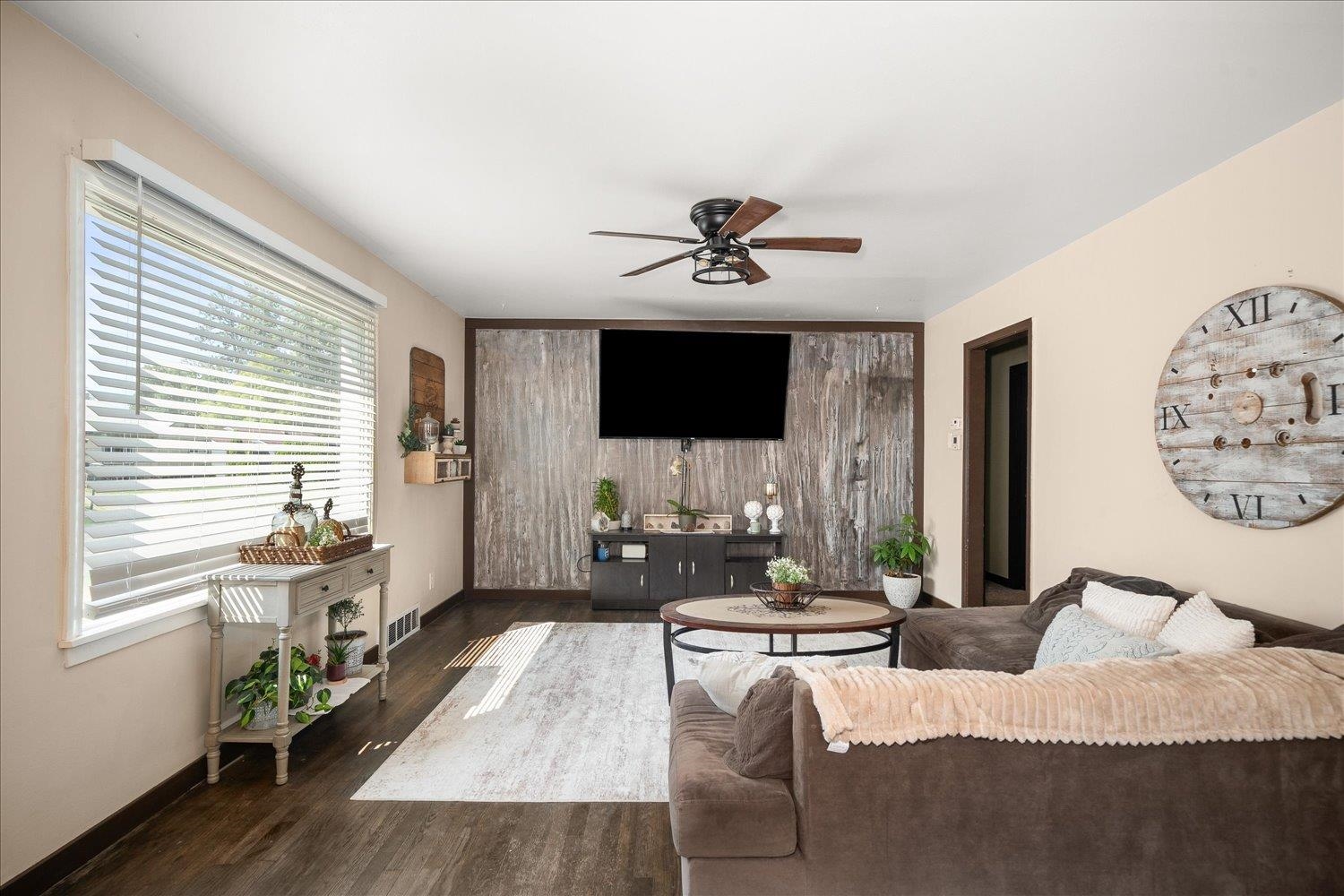 1323 E 41st Ave - Photo 9
