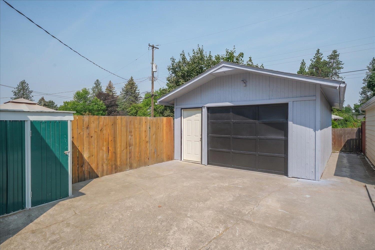 1323 E 41st Ave - Photo 36