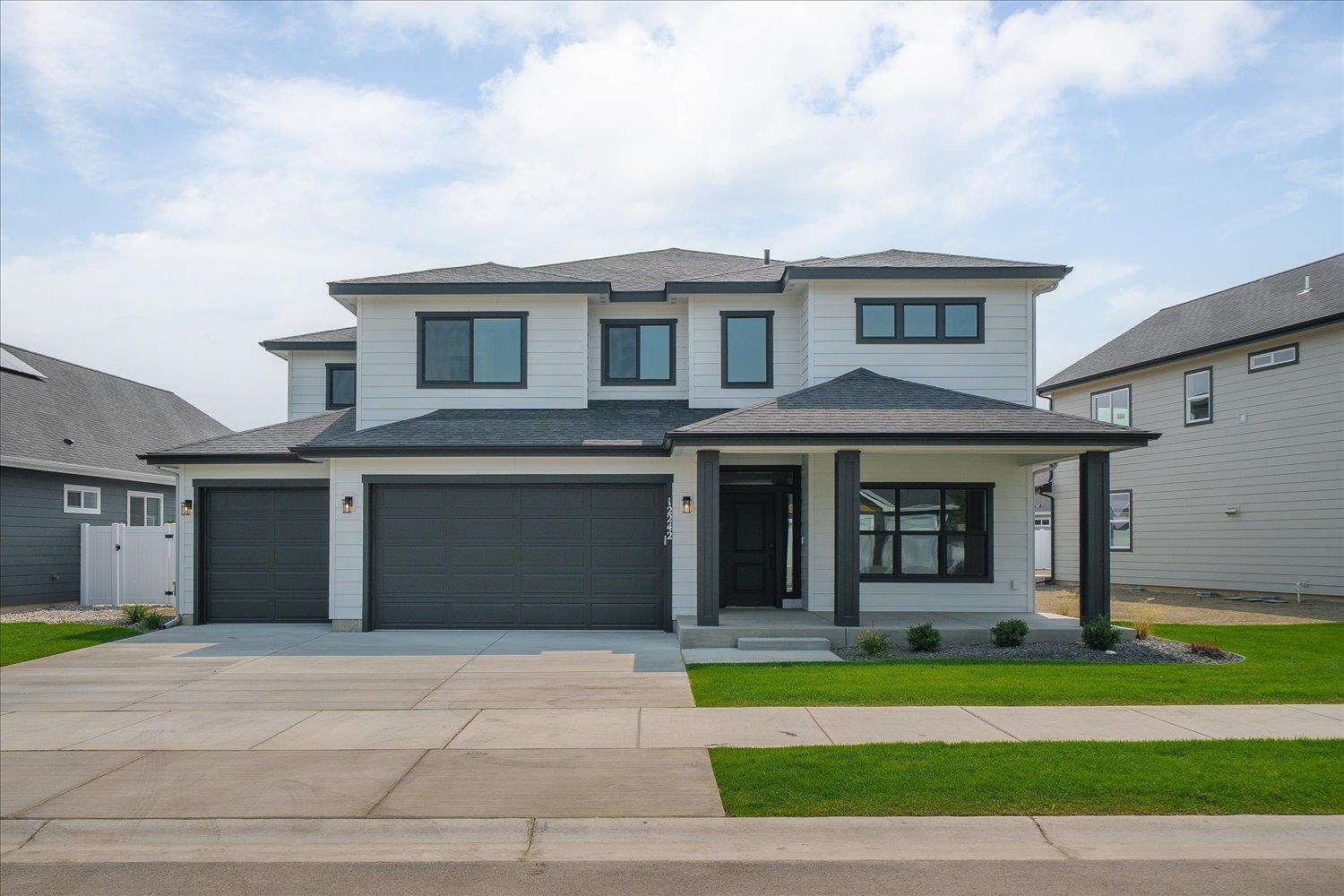 12242 N VALENCIA Ave - Photo 1