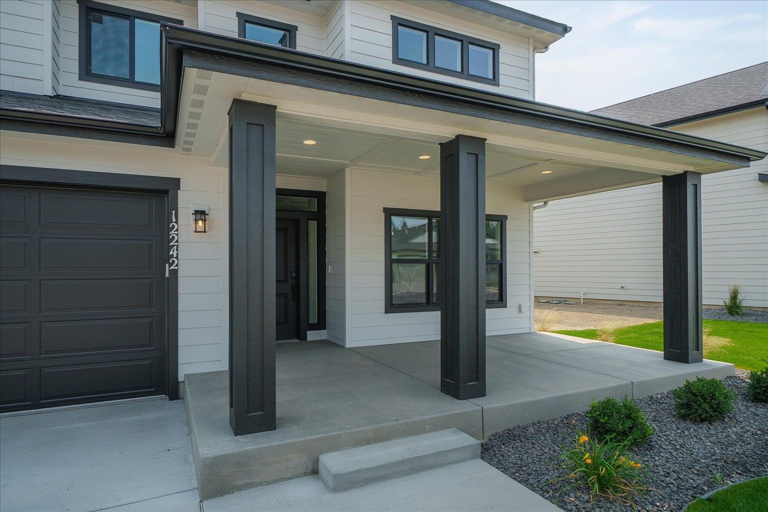 12242 N VALENCIA Ave - Photo 2