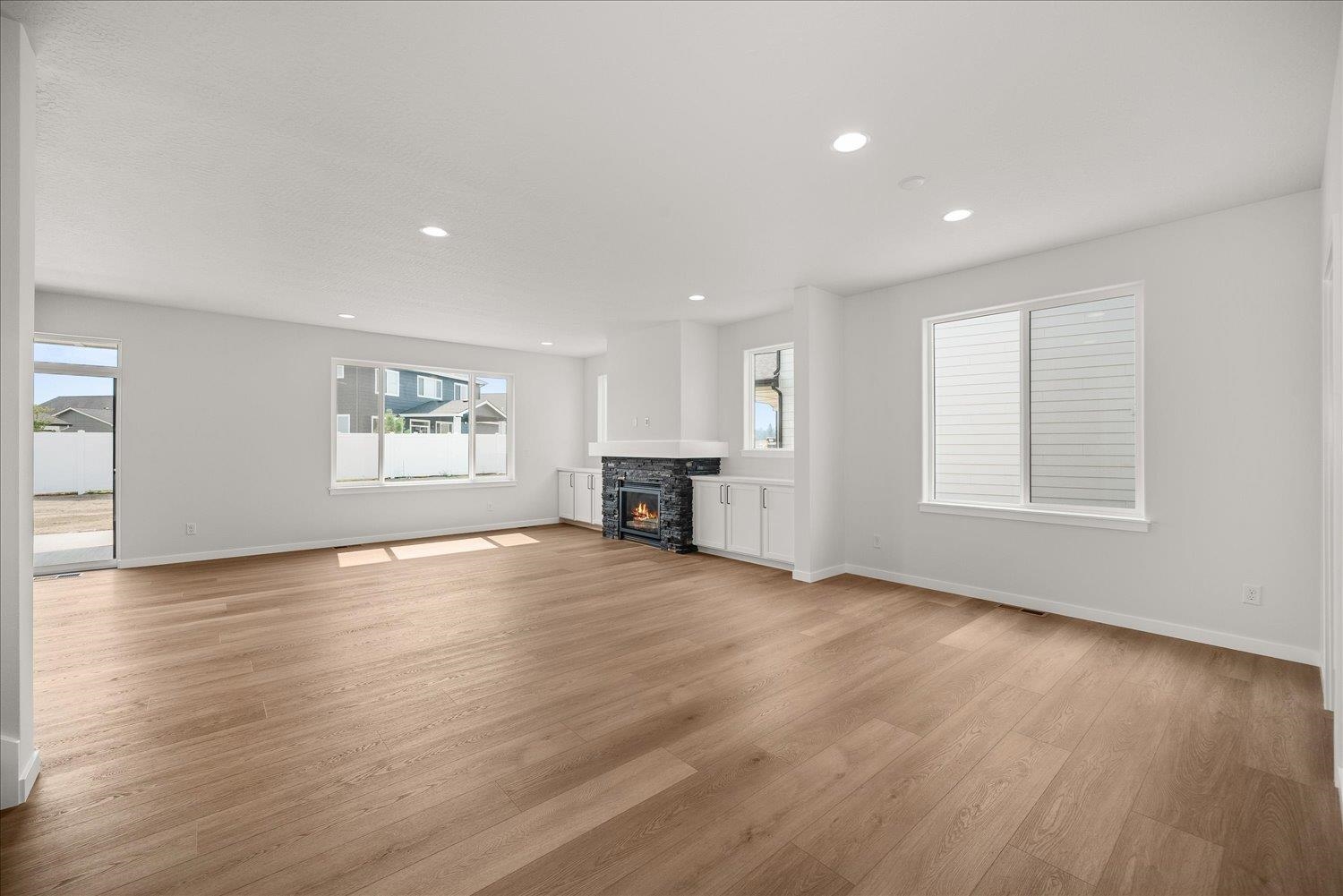 12242 N VALENCIA Ave - Photo 3