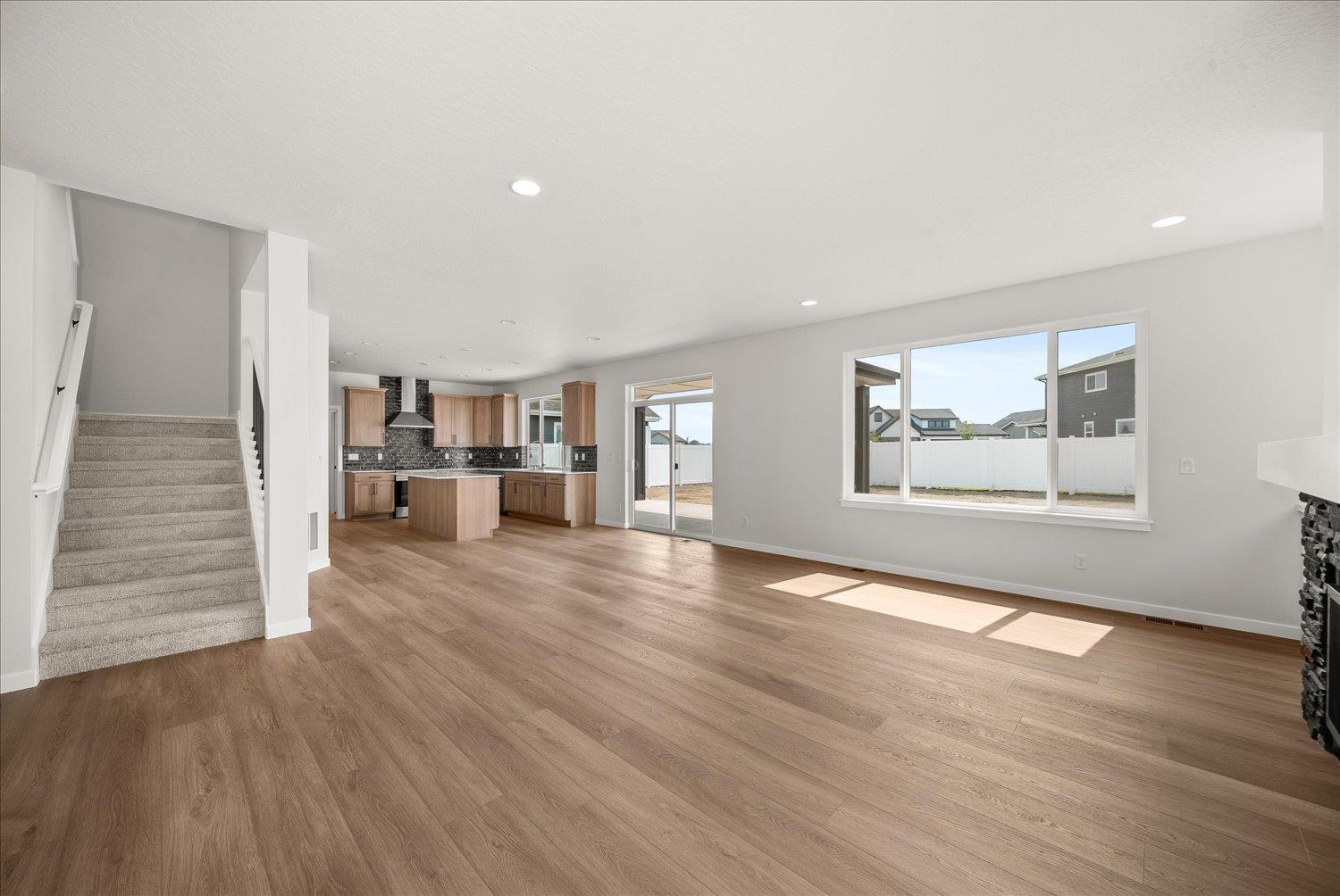 12242 N VALENCIA Ave - Photo 4