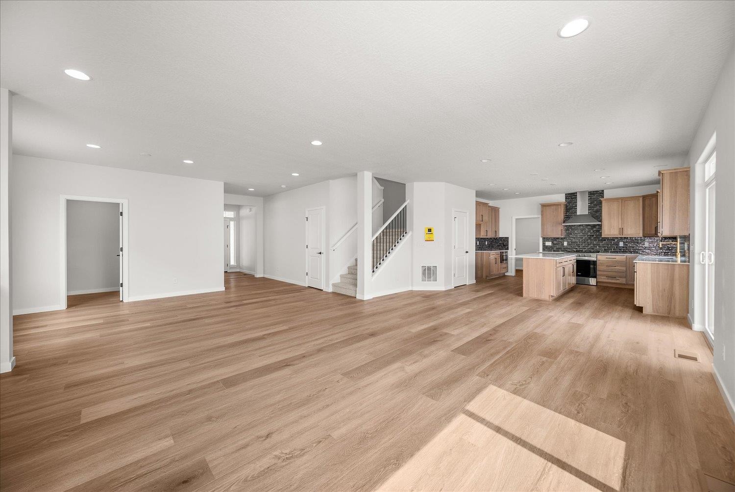 12242 N VALENCIA Ave - Photo 6