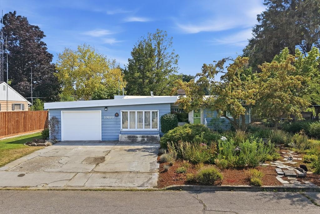13120 E 11th Ave - Photo 2
