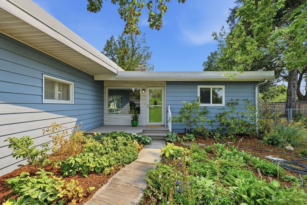 13120 E 11th Ave - Photo 1