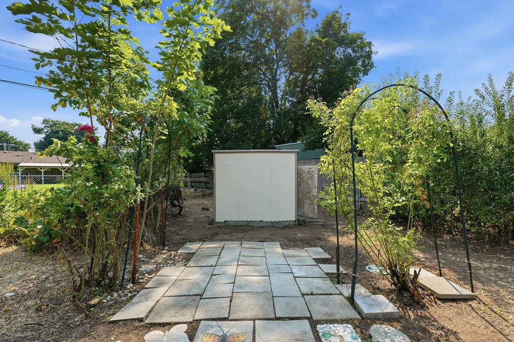 13120 E 11th Ave - Photo 40