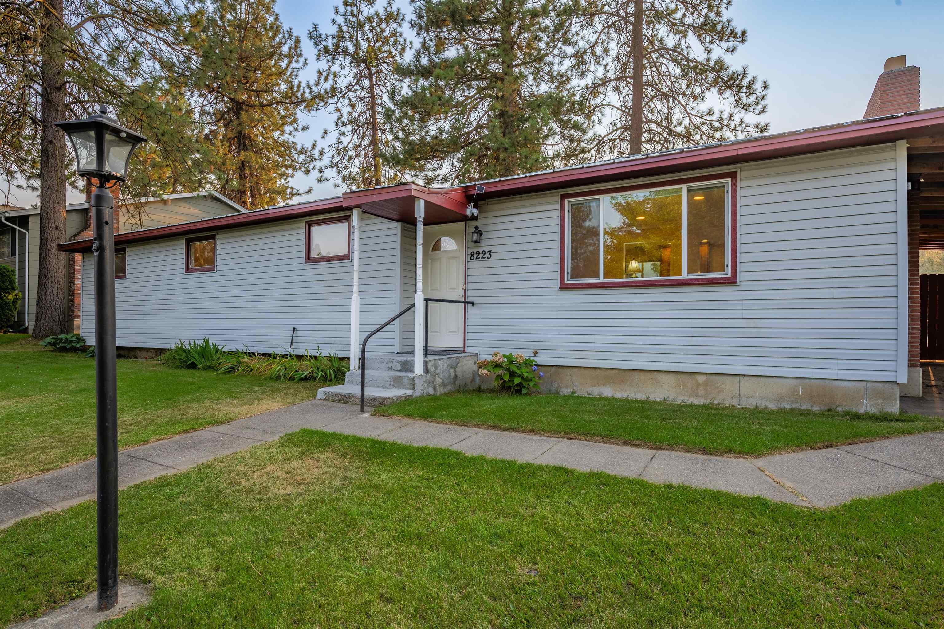 8223 N HOWARD St - Photo 2