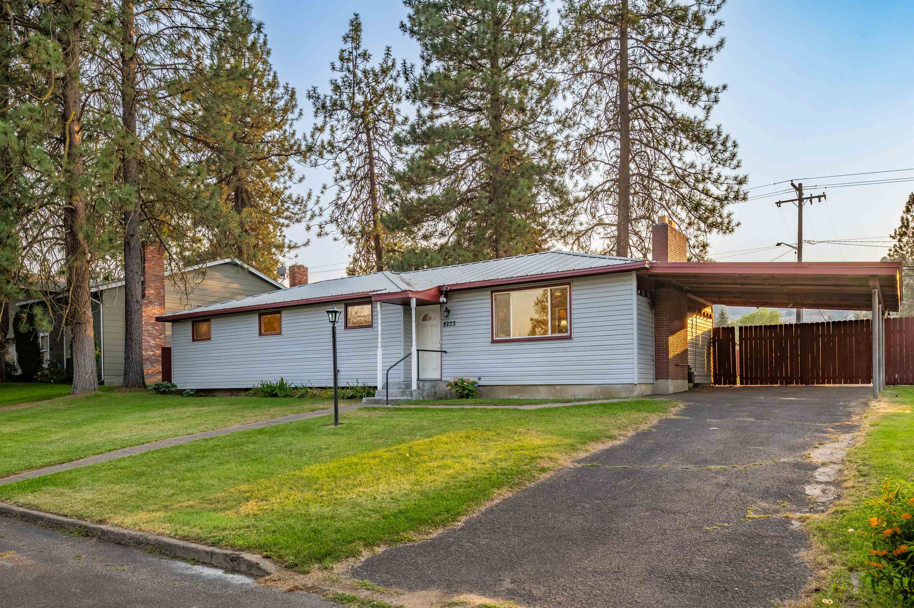 8223 N HOWARD St - Photo 4