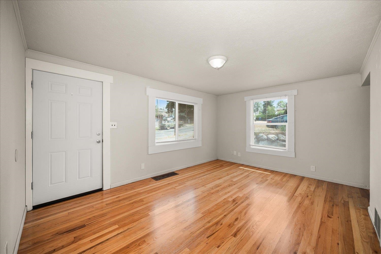 5927 N Cochran St - Photo 4