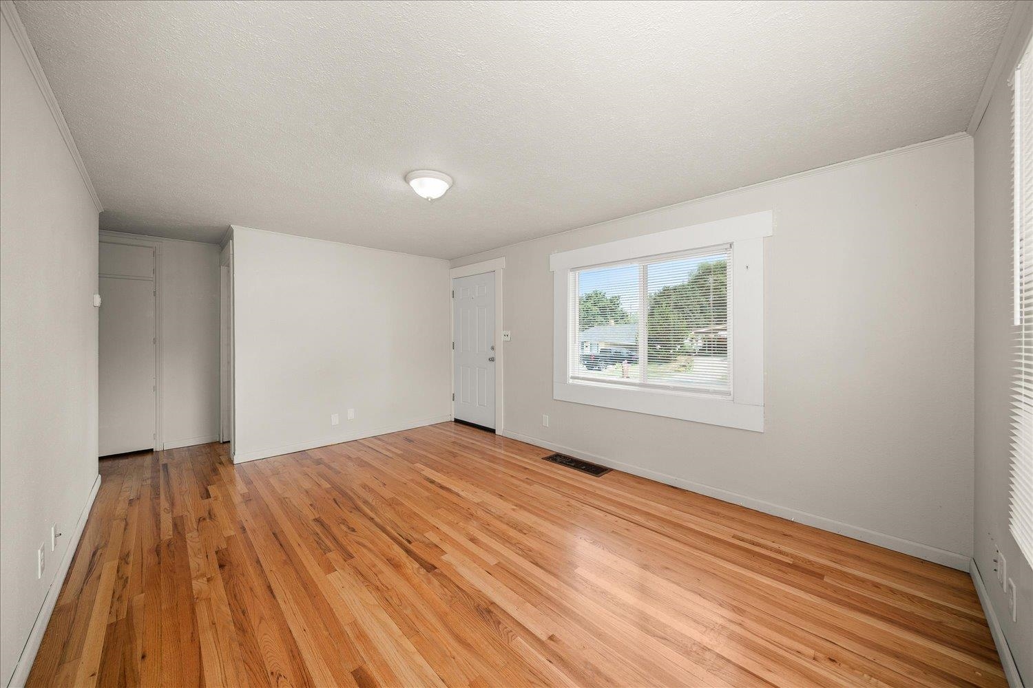 5927 N Cochran St - Photo 5