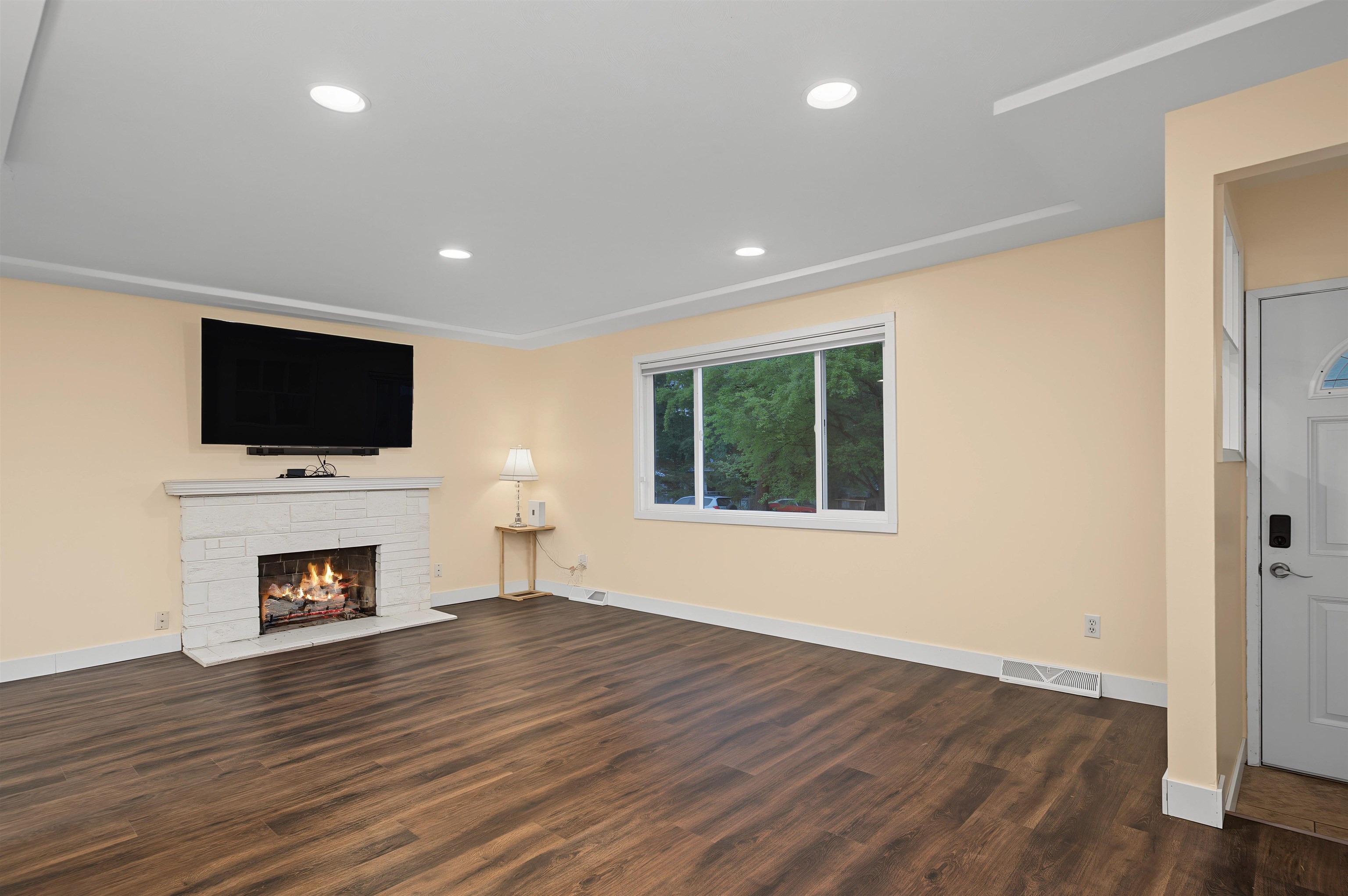 8223 N HOWARD St - Photo 6
