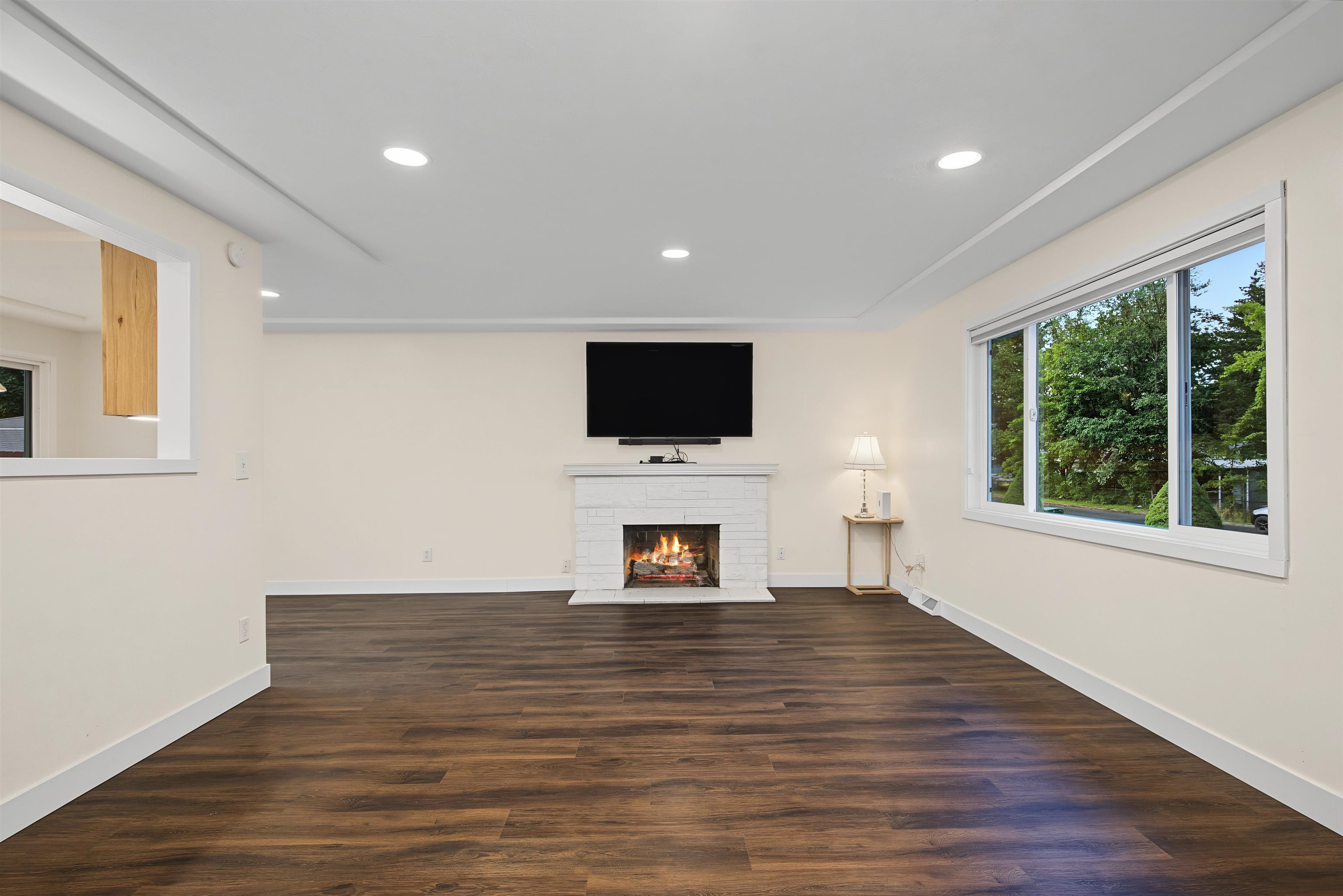 8223 N HOWARD St - Photo 8