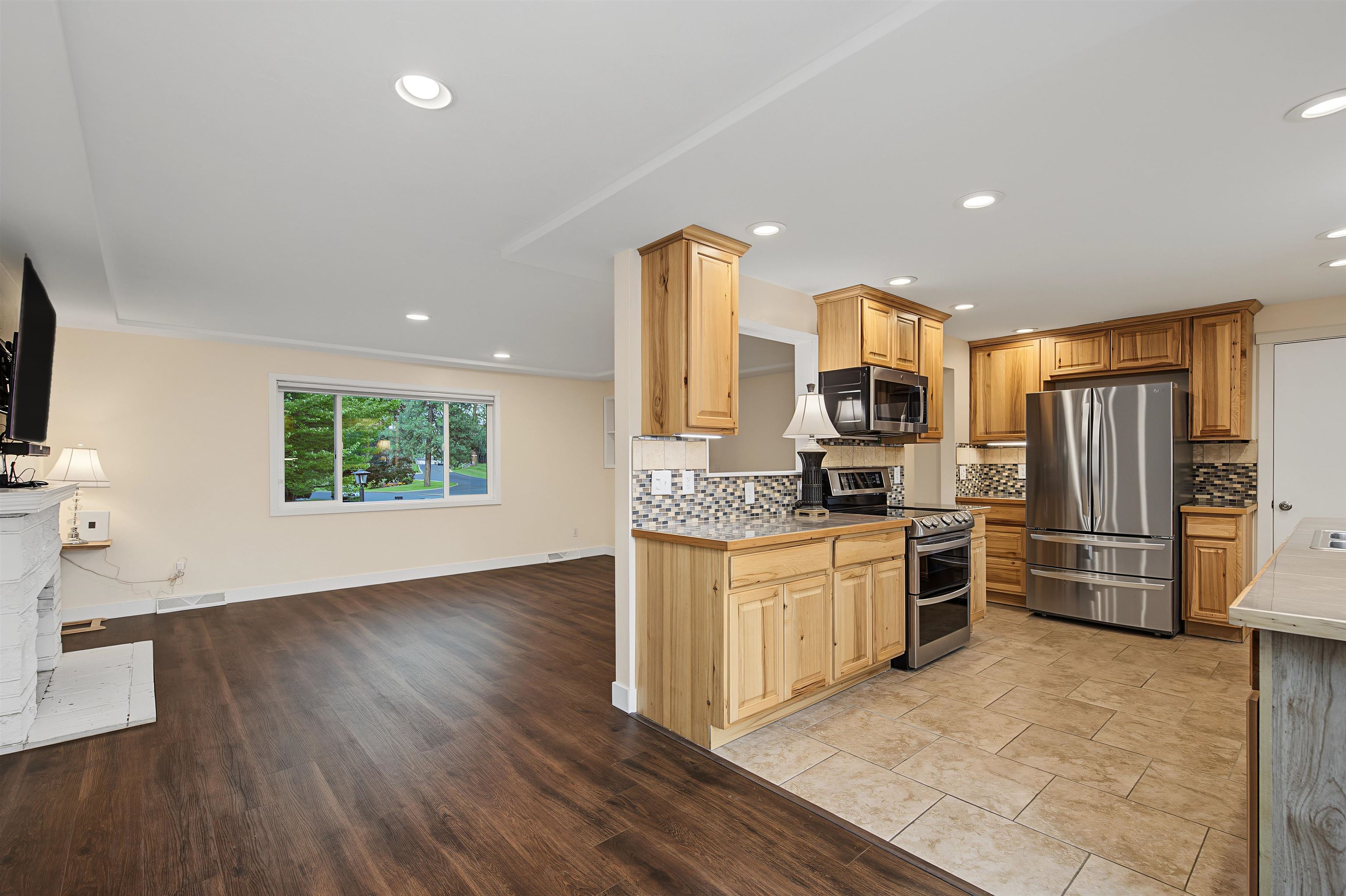 8223 N HOWARD St - Photo 11