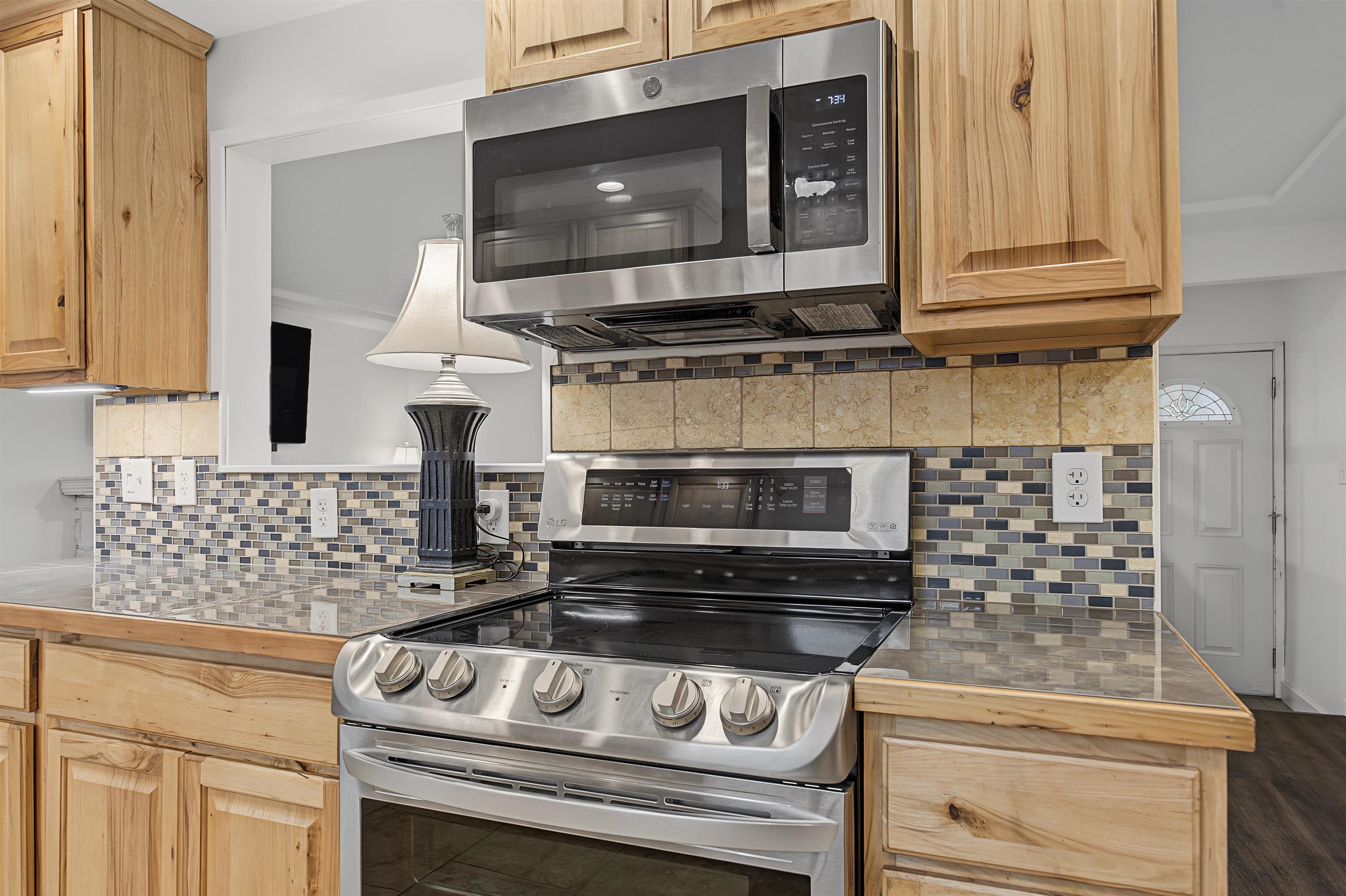 8223 N HOWARD St - Photo 13
