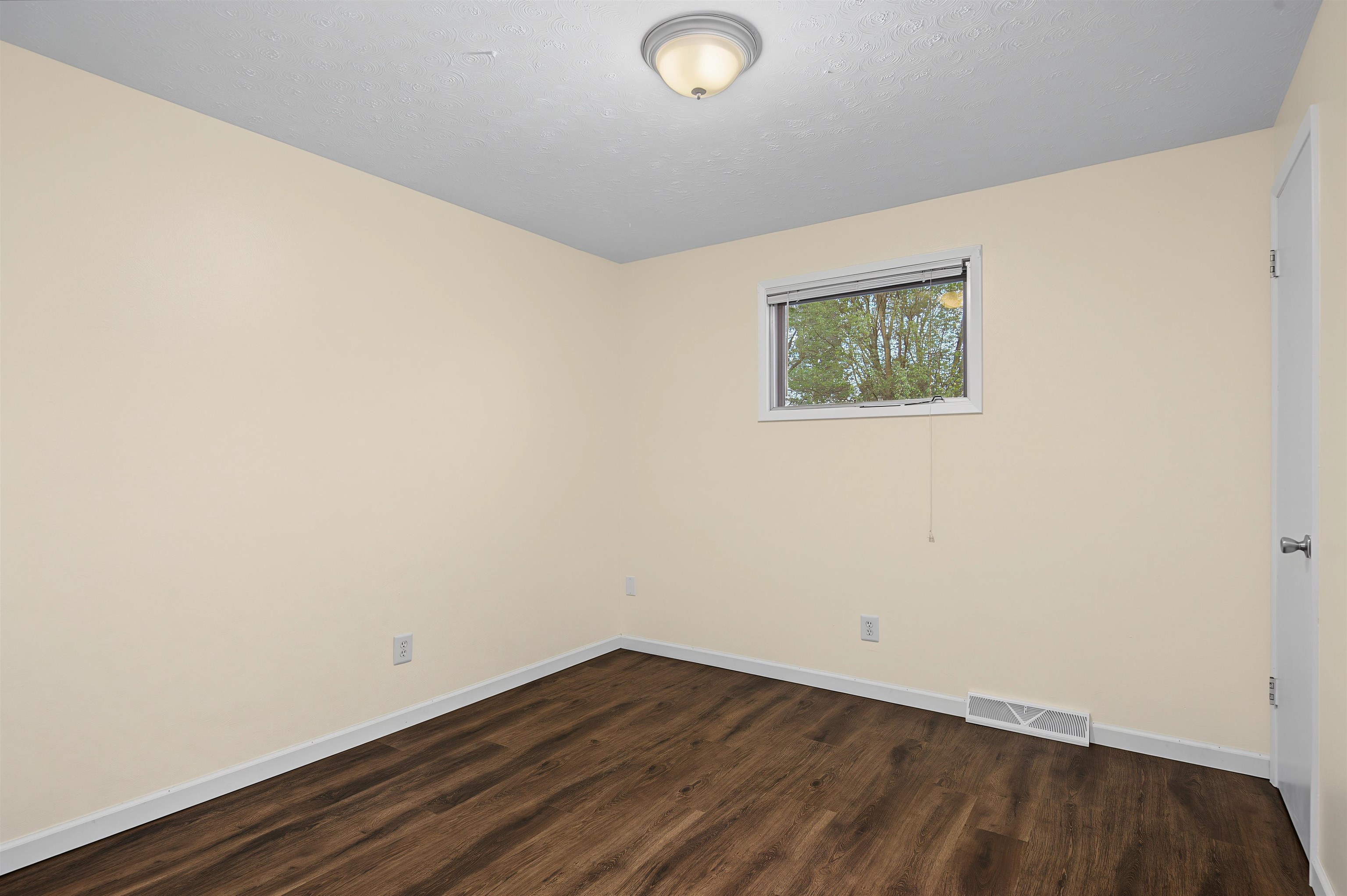 8223 N HOWARD St - Photo 17