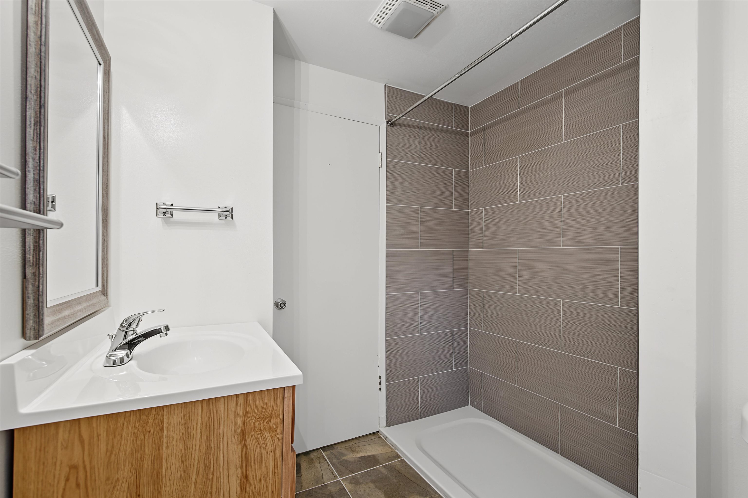 8223 N HOWARD St - Photo 19