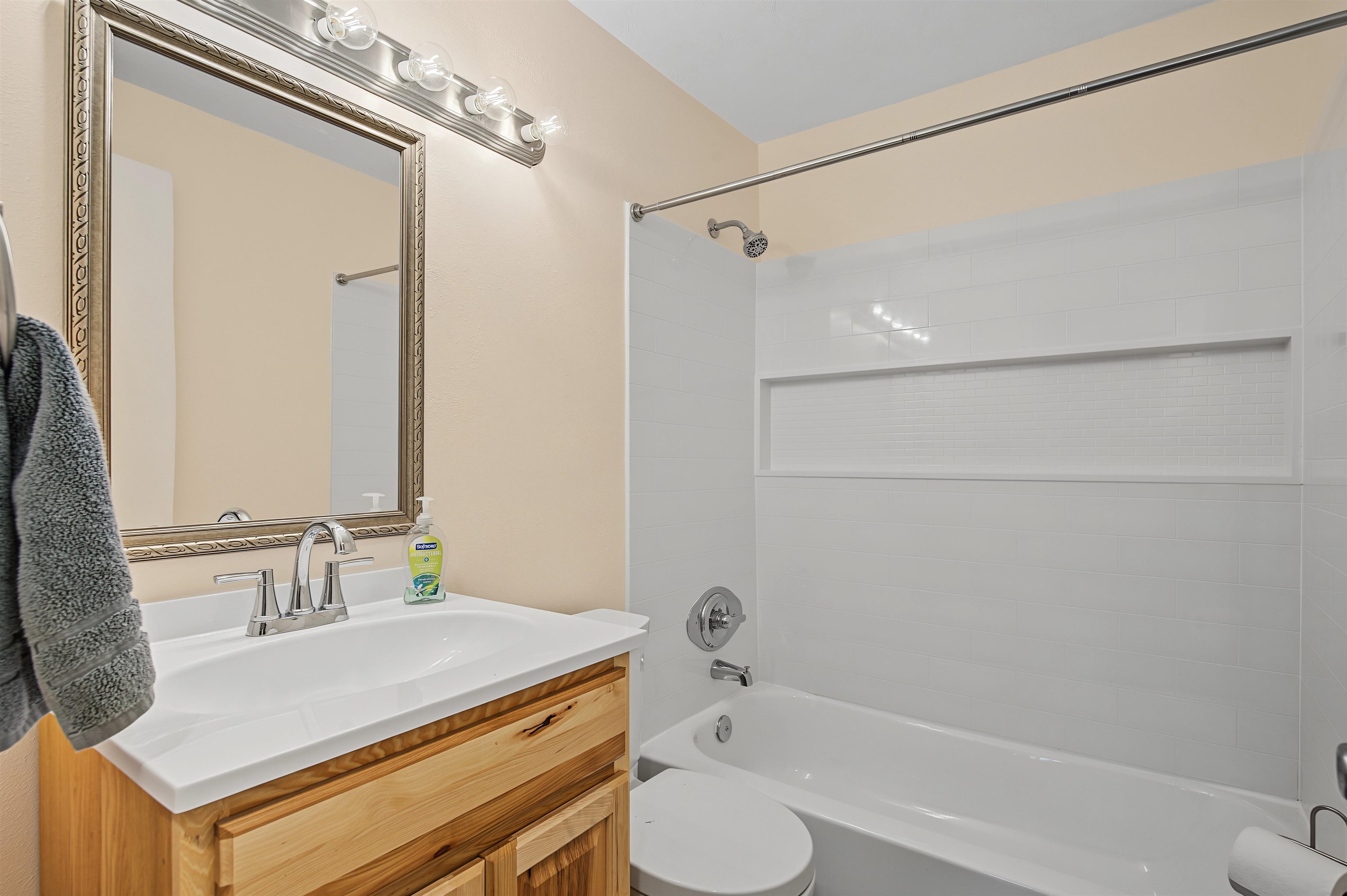 8223 N HOWARD St - Photo 20