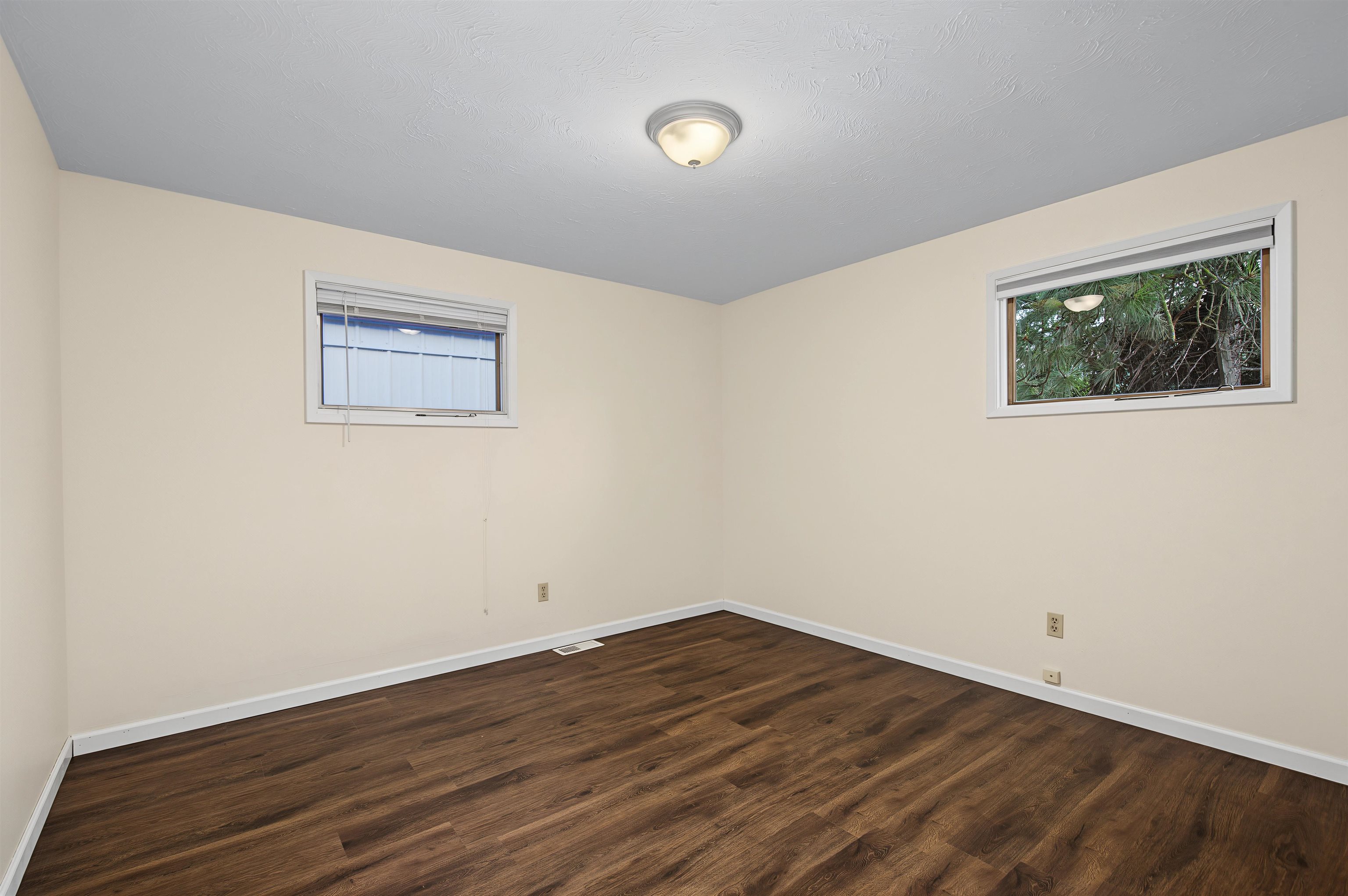 8223 N HOWARD St - Photo 25