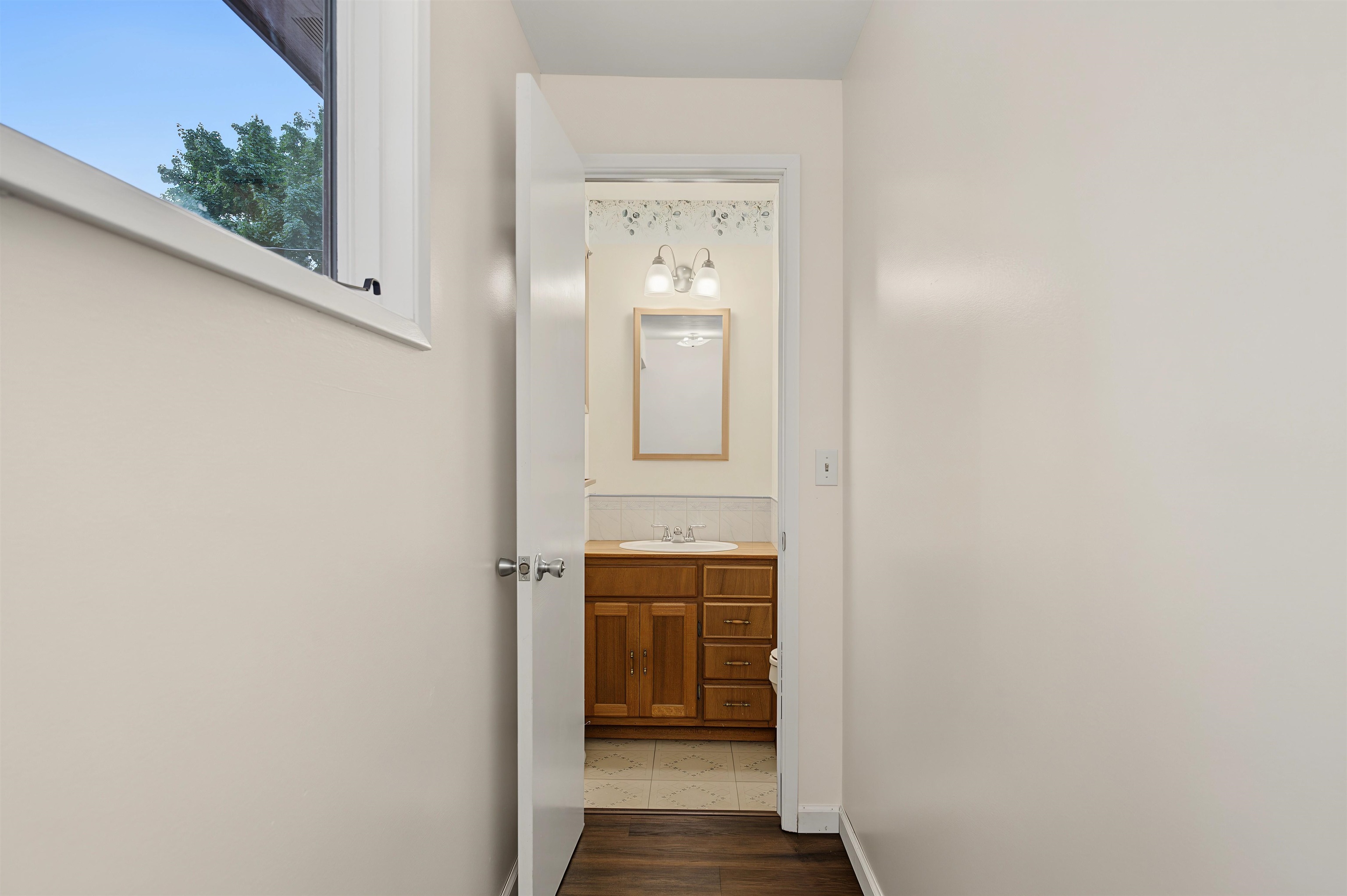 8223 N HOWARD St - Photo 27