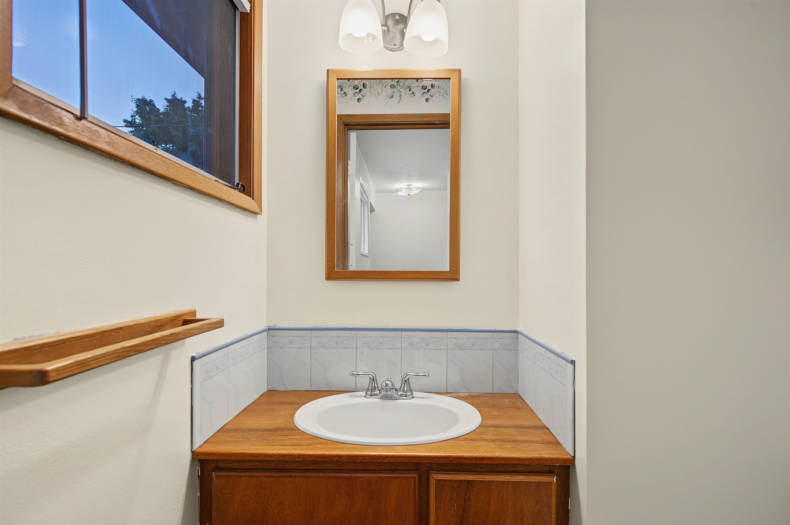 8223 N HOWARD St - Photo 28