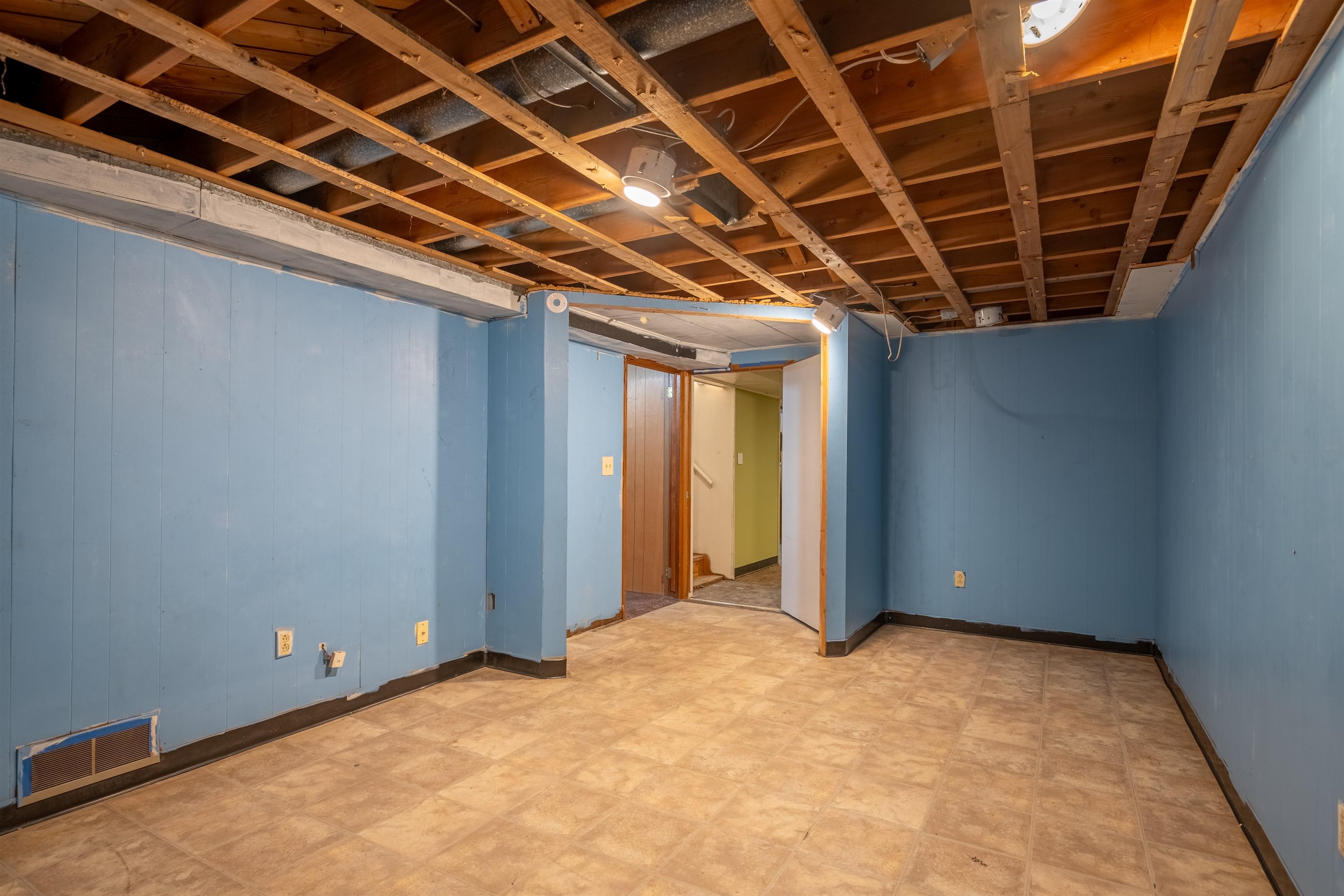 8223 N HOWARD St - Photo 33