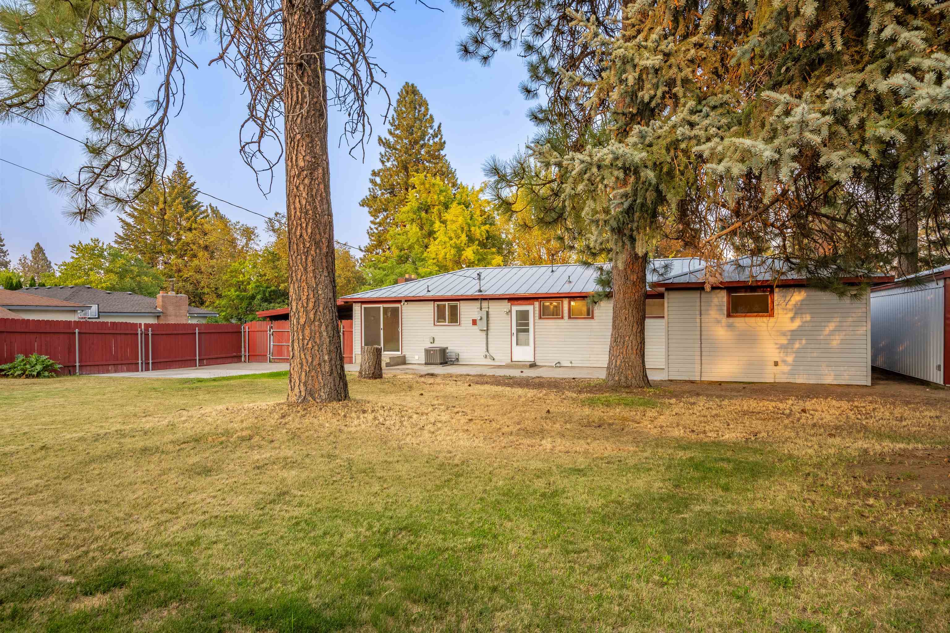 8223 N HOWARD St - Photo 41