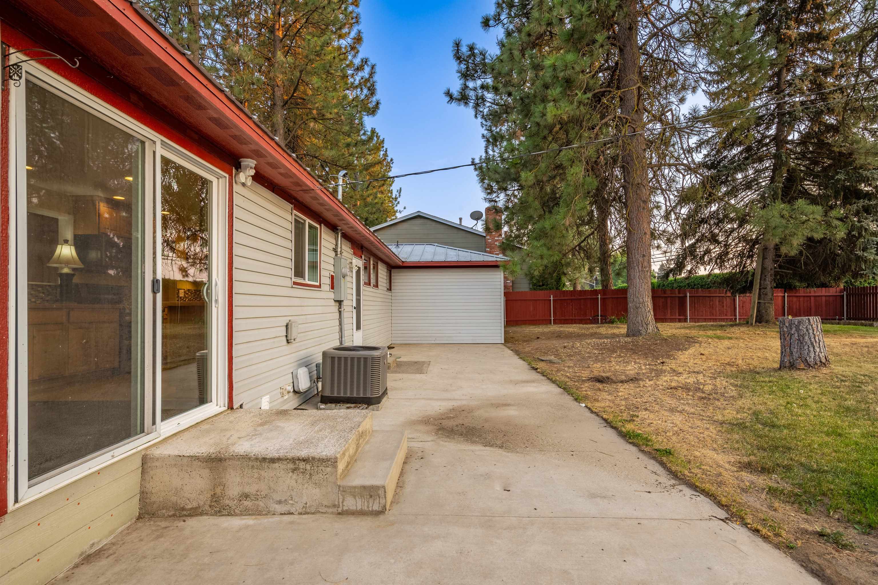 8223 N HOWARD St - Photo 43