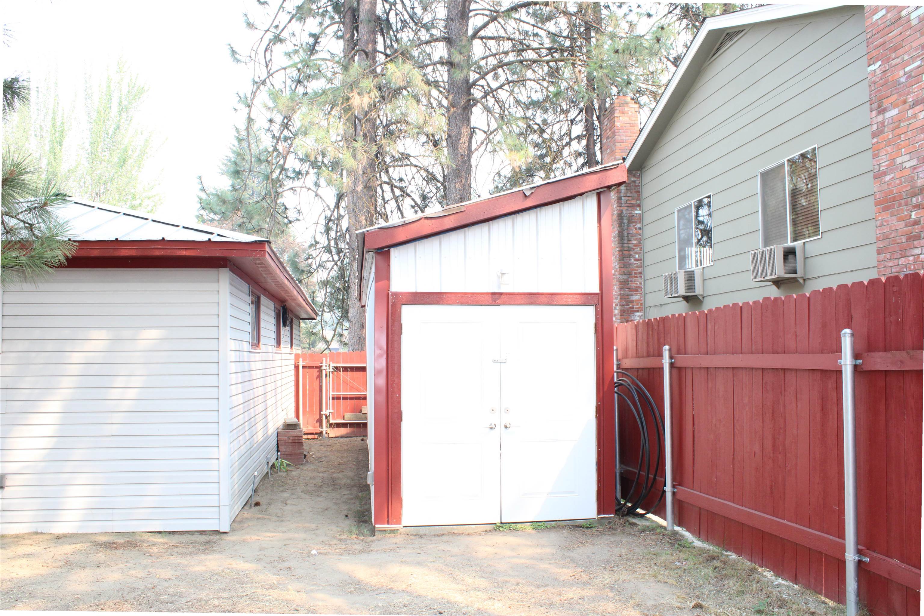 8223 N HOWARD St - Photo 44