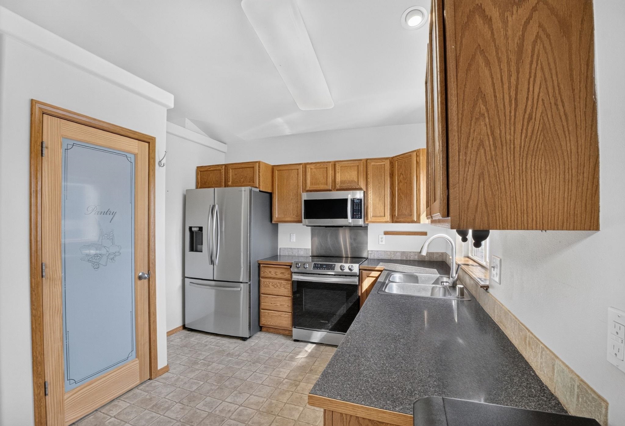 9008 N Oak St - Photo 6