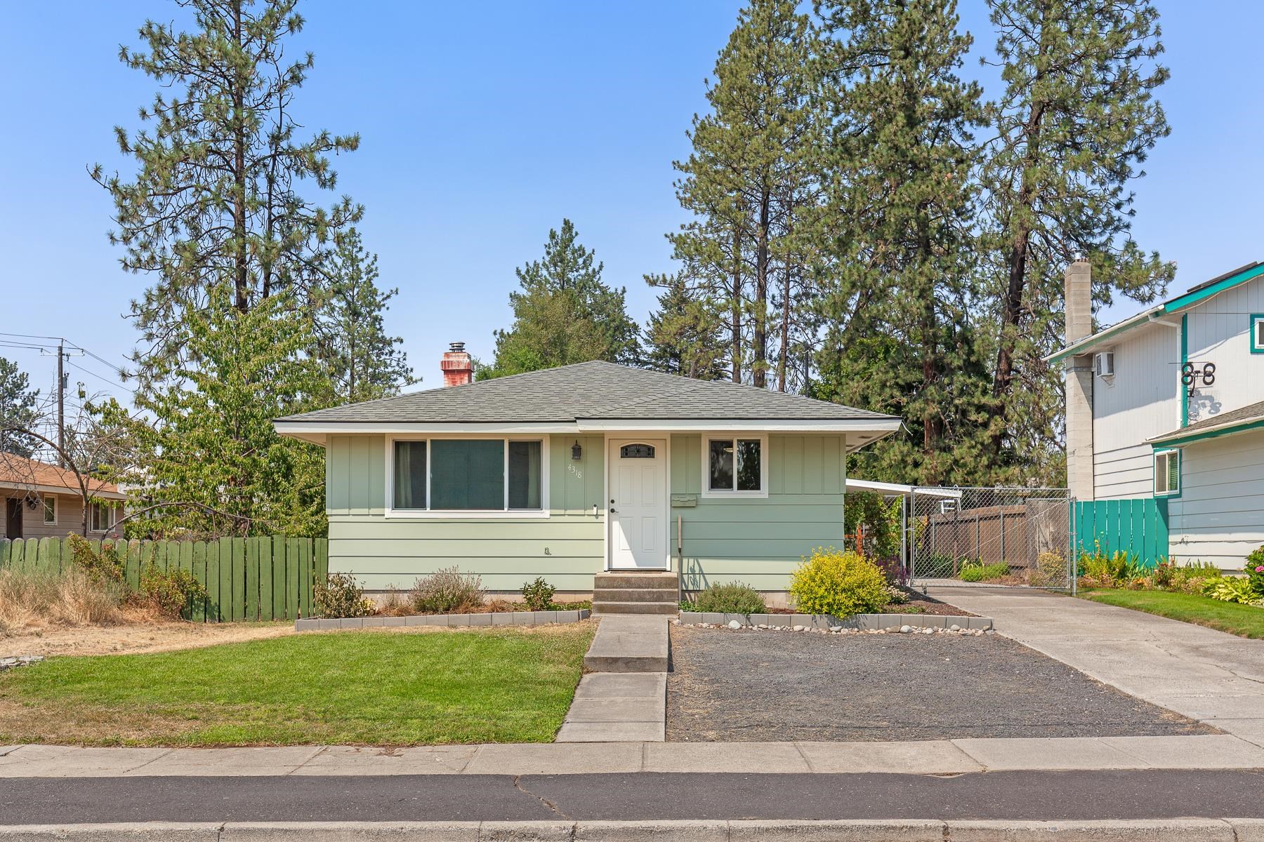 4318 W Queen Ave - Photo 1