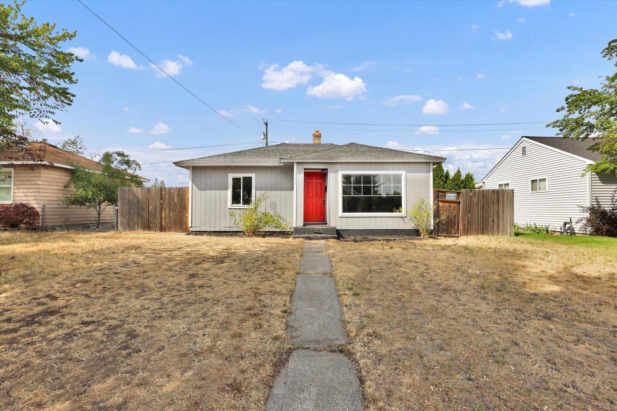 903 E Rowan Ave - Photo 1