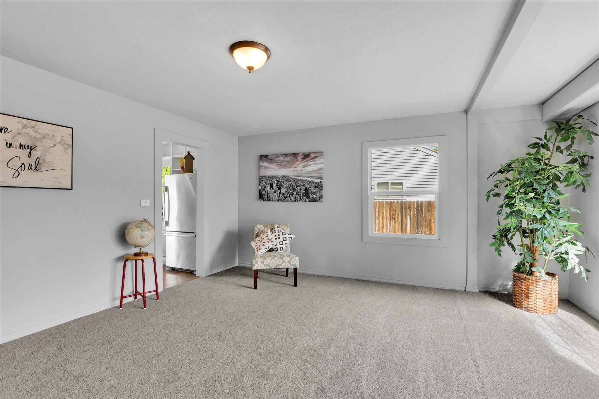 903 E Rowan Ave - Photo 5