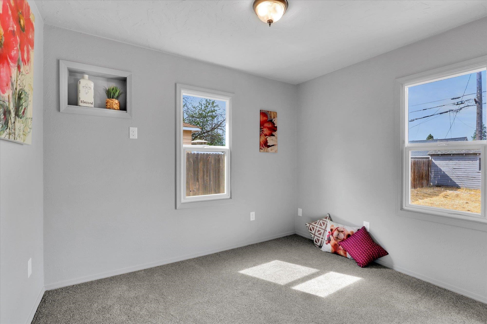 903 E Rowan Ave - Photo 13