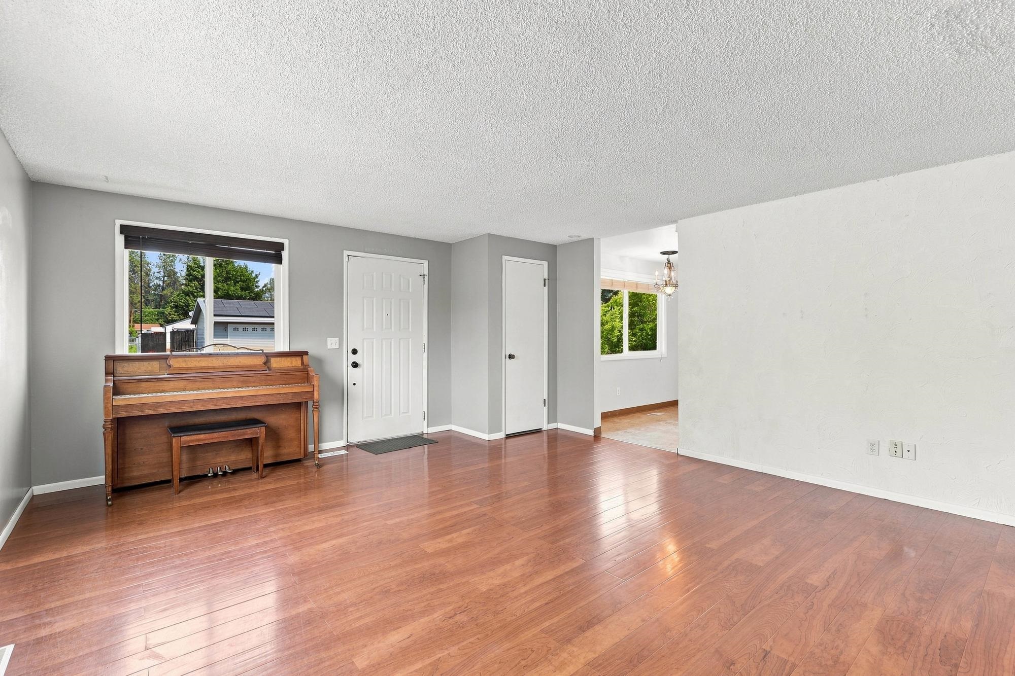 12522 E 27th Ave - Photo 5