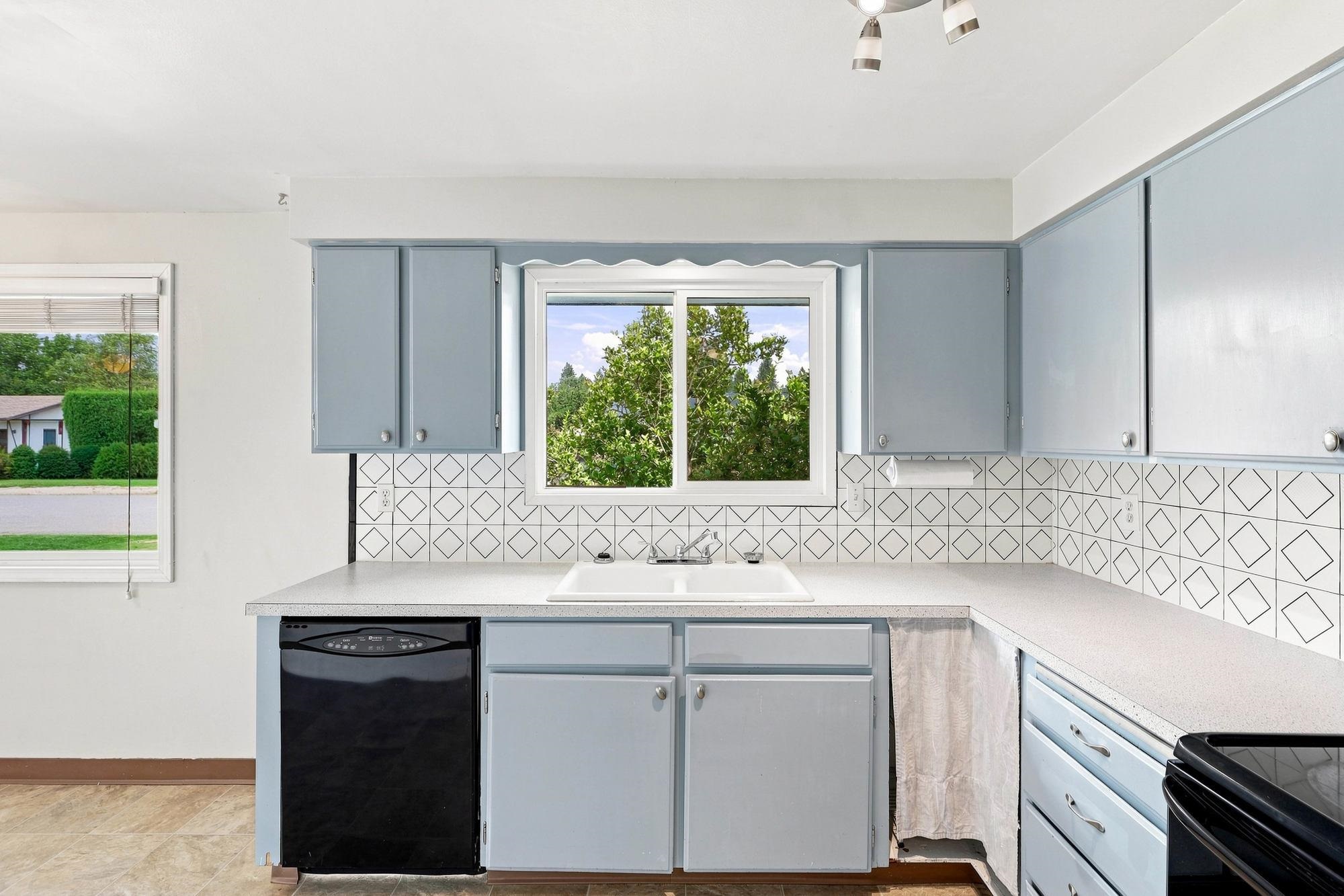 12522 E 27th Ave - Photo 9